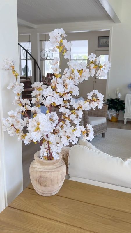 Spring home decor // faux cherry blossoms 





Faux florals 
Amazon home 
Walmart home 
Amazon finds 
Walmart finds 
Wooden vase
Faux flowers
Easter decor 

#LTKhome #LTKfindsunder50 #LTKSeasonal