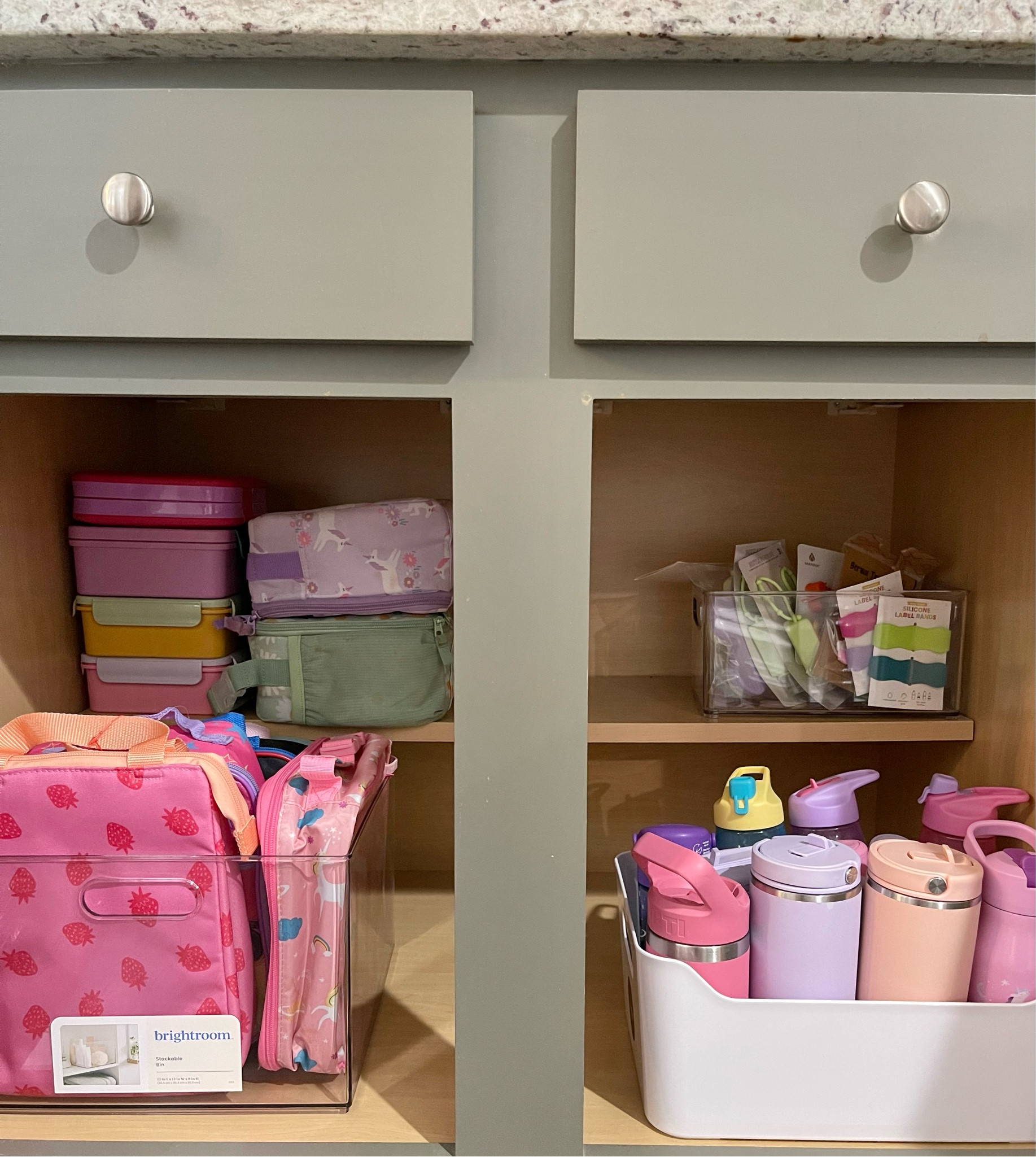 Organizing my kids lunchboxes and water bottles 🌸