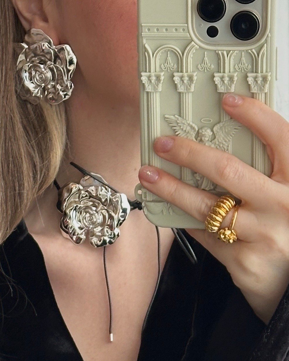 Saturday’s mirror moment. Gold claw and a starburst nugget ring on my hands, but it’s the roses stealing the show - silver statement earrings with a matching cord choker. Proof that mixing metals makes everything feel more magical. 🌹
.
mirror selfie jewellery | gold claw ring | starburst nugget ring | silver rose earrings | silver rose cord choker | statement earrings | jewellery layering | mixed metal jewellery | weekend outfit jewellery | elevated details | bold jewellery styling 

#LTKpartywear #LTKgiftguide #LTKdatenight