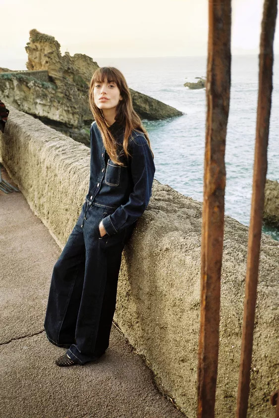 Shirt with lapel collar and long sleeves. Front patch pocket. Front metal button closure. | Zara US