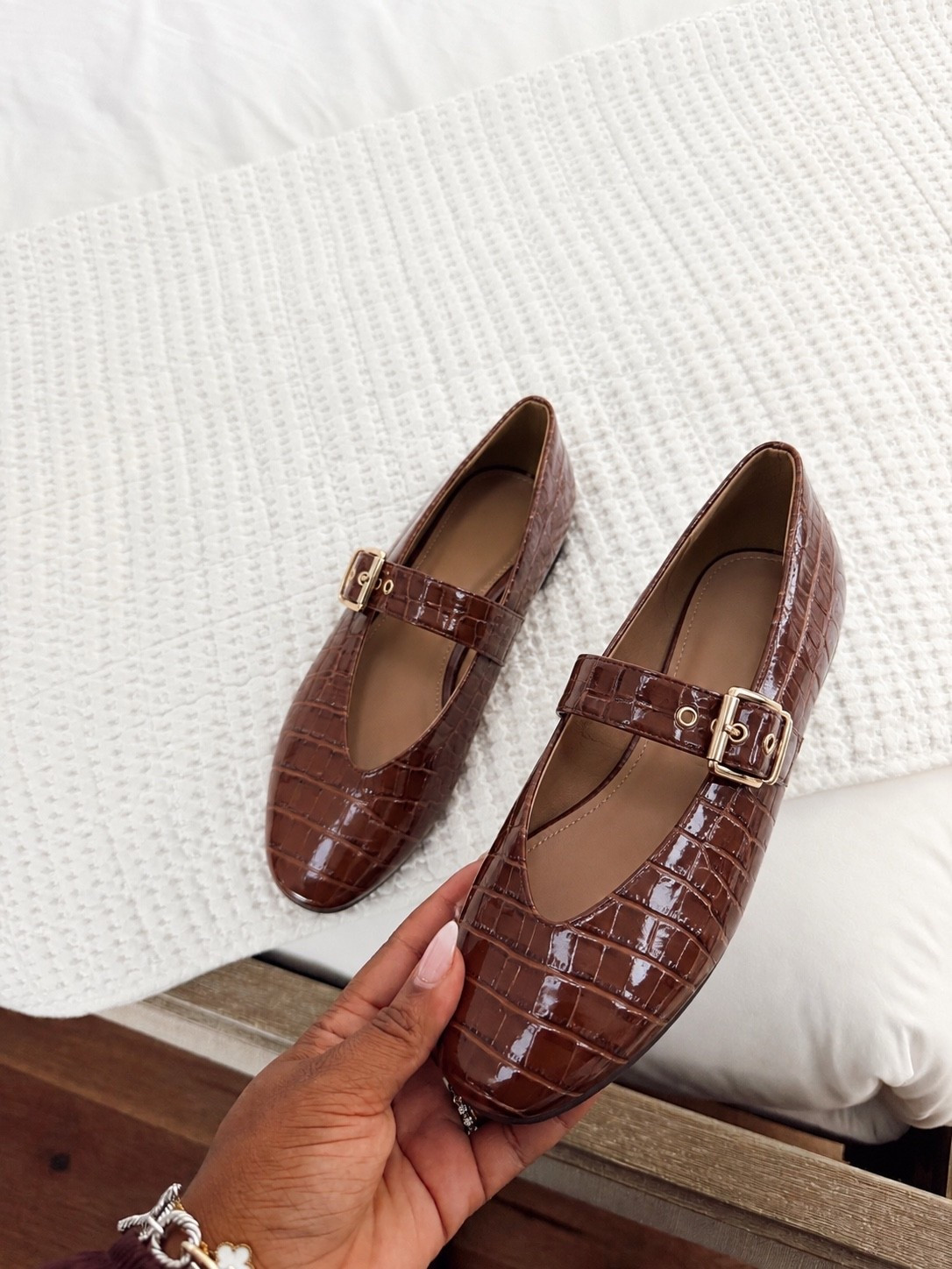 These new Walmart Mary Jane flats for fall are gorgeous!! 🤩 Comes in a burgundy color and olive green!

#LTKgrwm #LTKootd