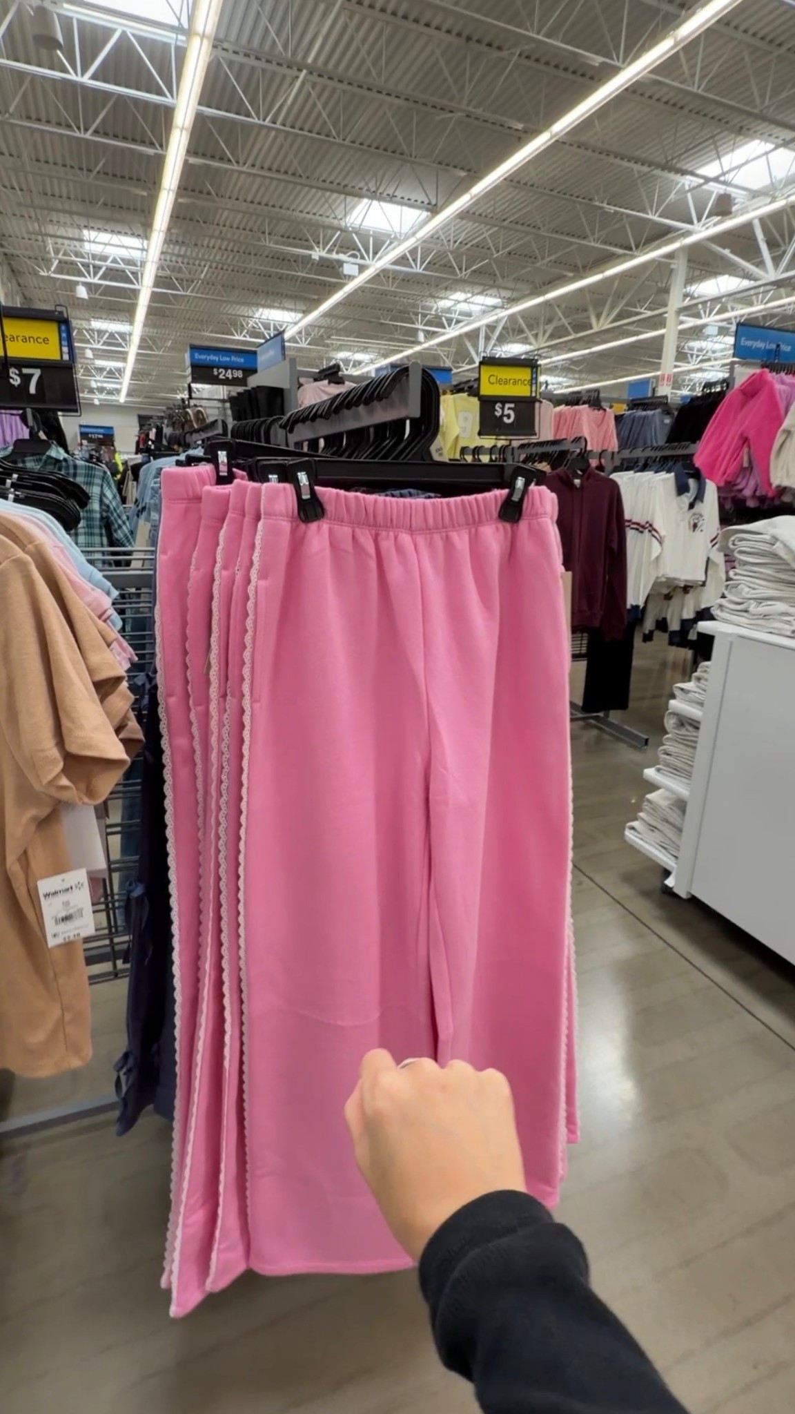 under $20 sweatpants💗

#LTKootd #LTKFindsUnder50 #LTKSeasonal