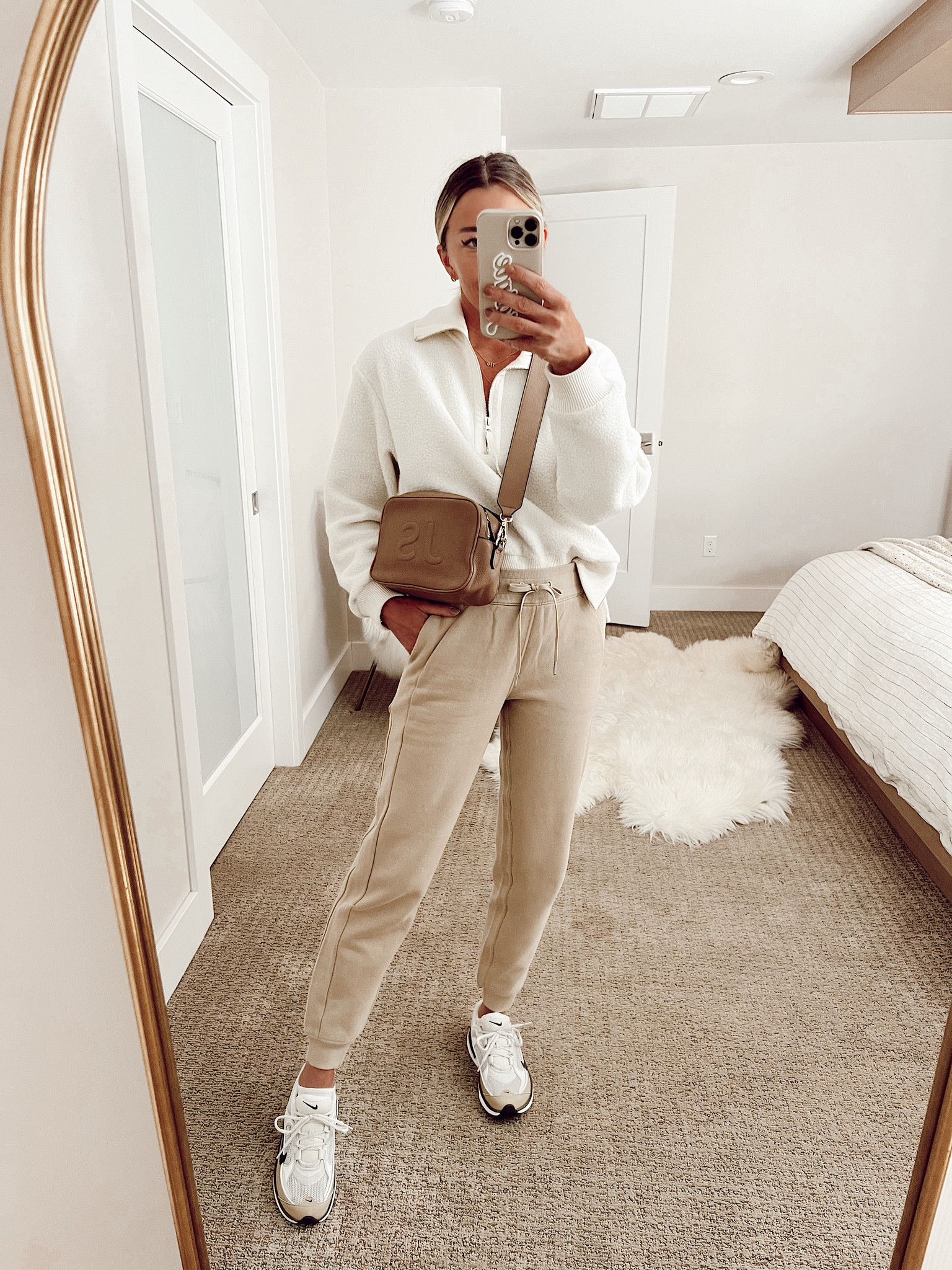 Lululemon scuba joggers in trench
Wearing a sz 4

#LTKstyletip