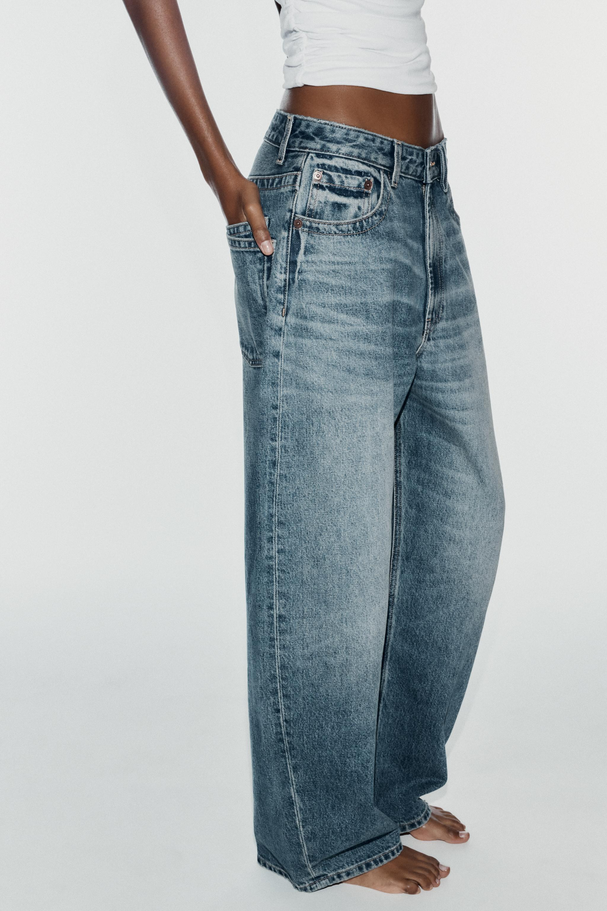 MID RISE - BAGGYMid-rise jeans featuring belt loops and a five-pocket design. Wide leg. Front zip... | Zara US