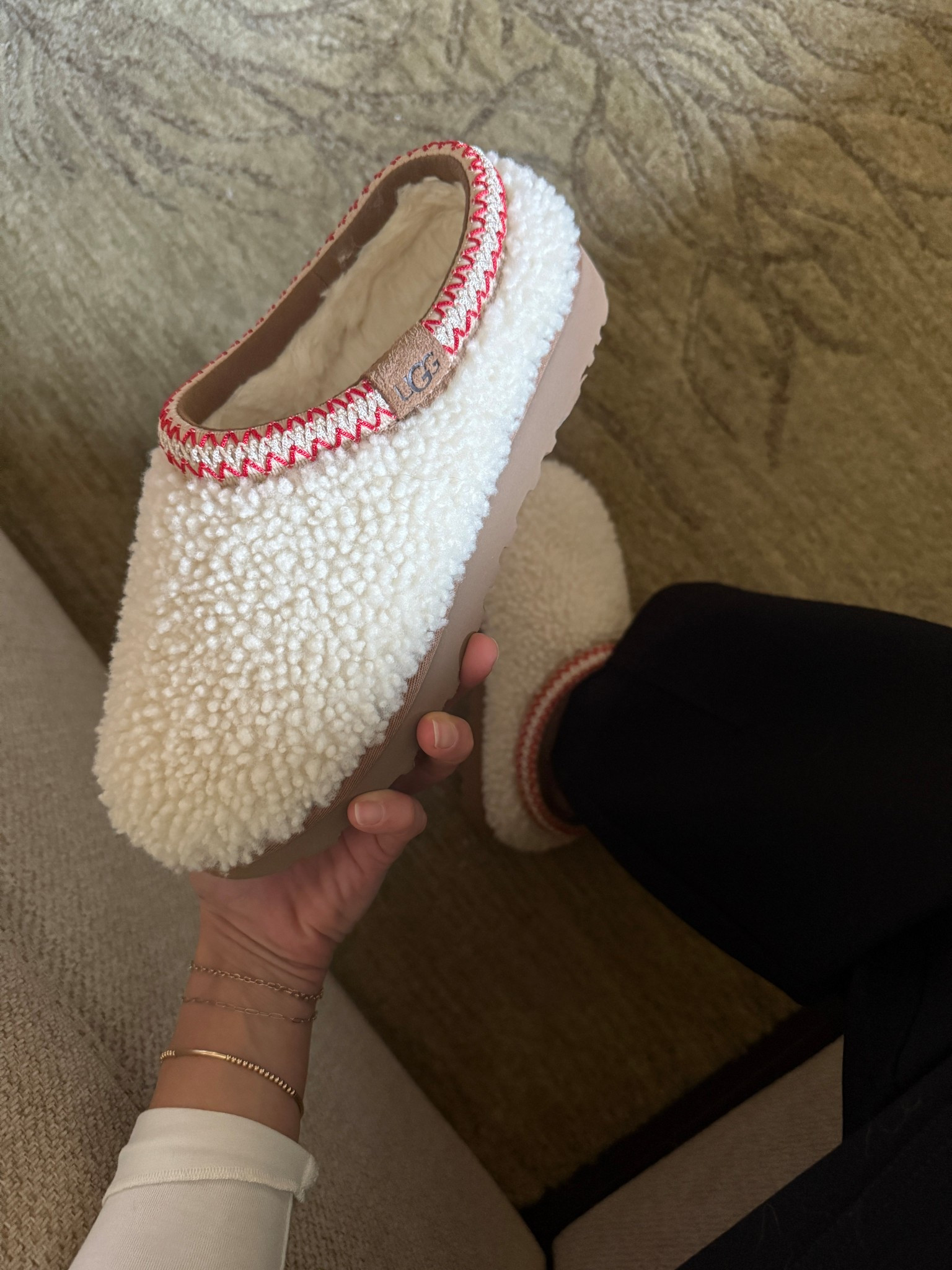 Slippers, wearing tts 8

#LTKOver40 #LTKSaleAlert #LTKFindsUnder100