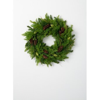 Sullivans 22-in Indoor/Outdoor Green Pine Artificial Christmas Wreath | Lowe's