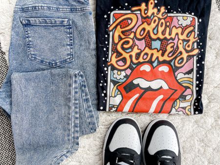 This Rolling Stones Graphic T-shirt is everything! 
(Runs small so i sized up to a Medium. If you want a more over sized fit then size up 2 sizes)

Rolling Stones Graphic T-shirt • Rolling Stones • Color Block Sneakers • Jean Jeggings • Fall Looks • Fall Fashion • Casual Outfit • Womens Style • Mens Graphic T-shirt 

#LTKstyletip #LTKmens #LTKshoecrush