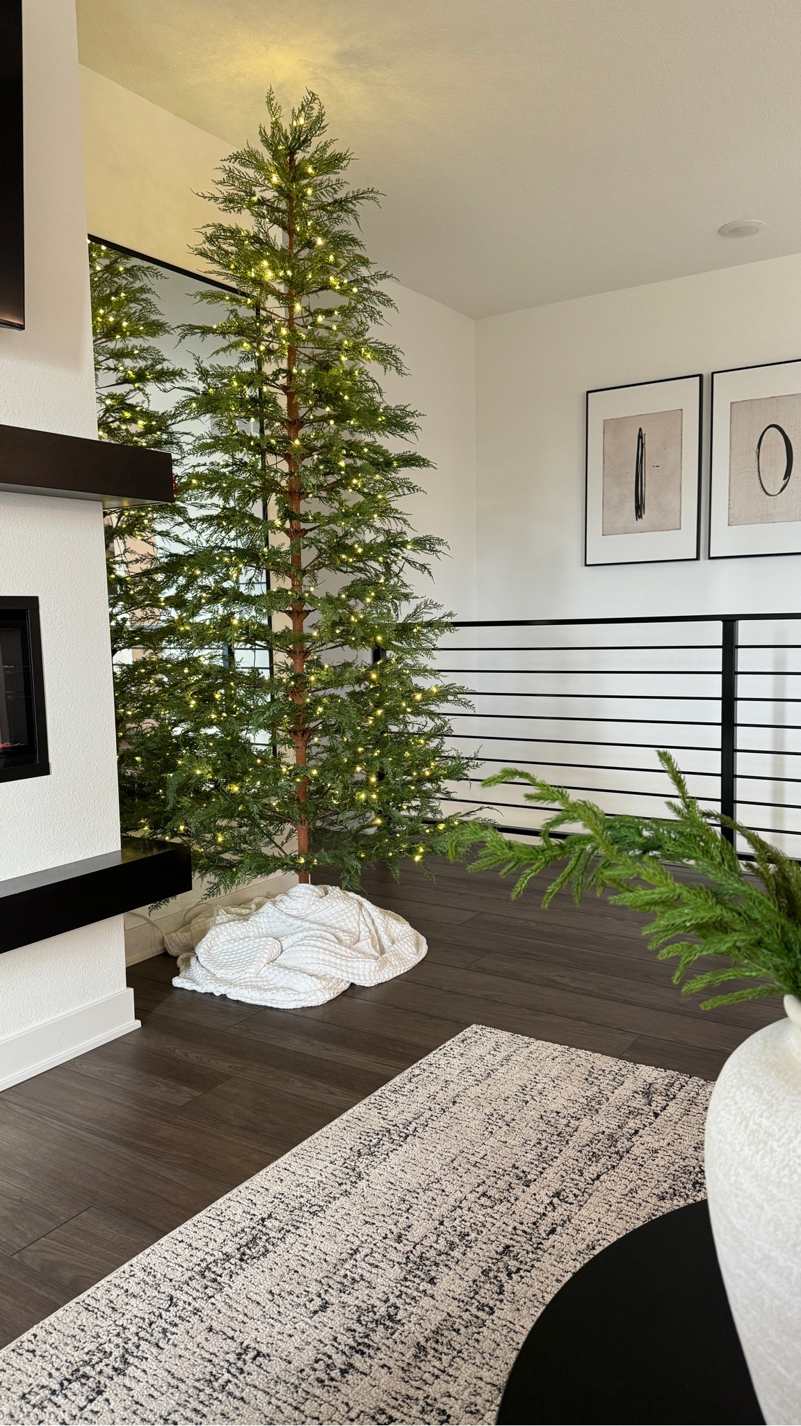 Viral Walmart twinkle Christmas tree.

Christmas decor
Walmart Christmas
Christmas tree

#LTKStyleTip #LTKHome #LTKSeasonal