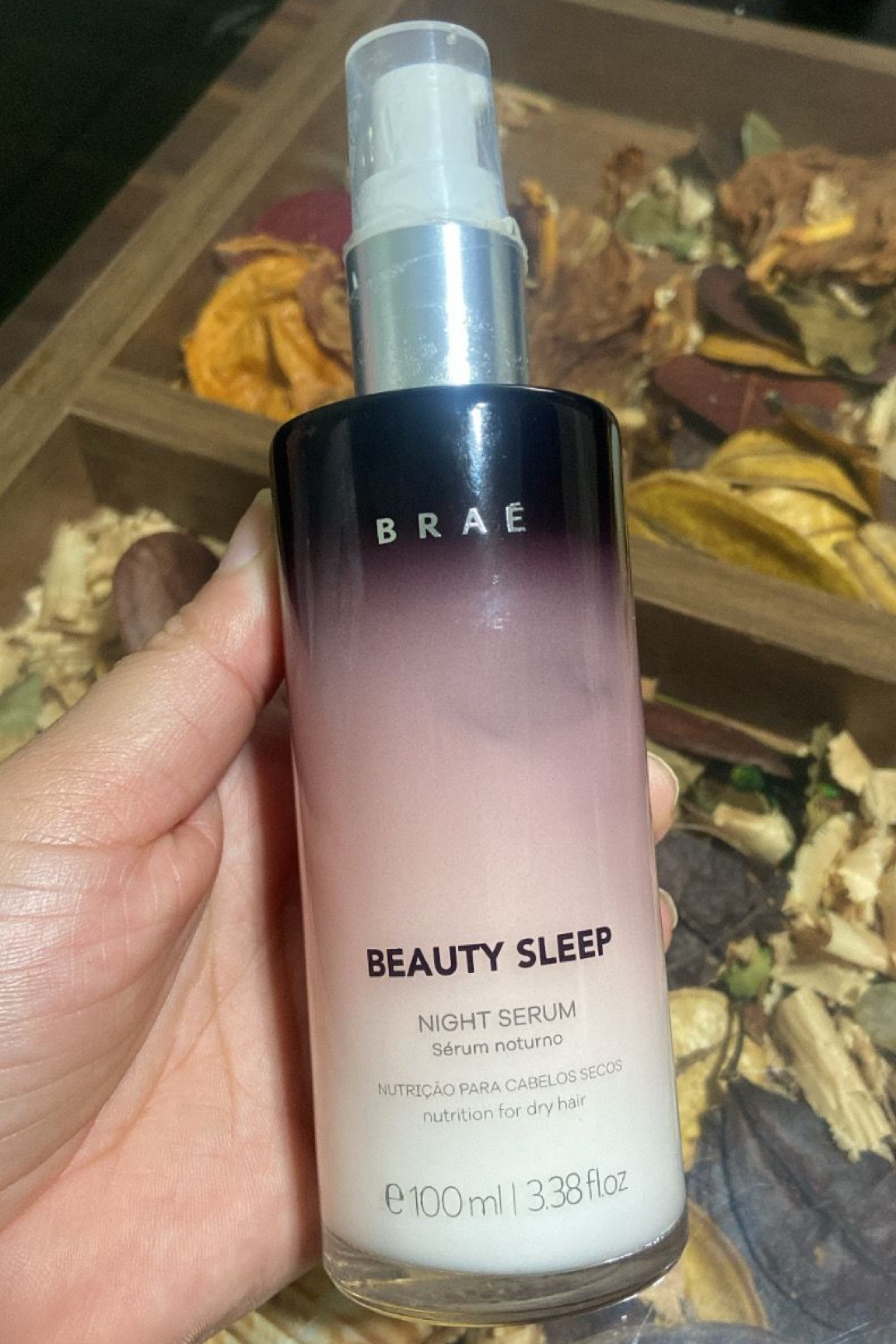 Sérum de Reconstrução Noturno Braé Beauty Sleep Ideal para que ao acordar, seus fios despertem mais macios, hidratados, nutridos, fáceis de pentear e protegidos.
 Fórmula composta por quatro ativos principais, previne a perda da cor dos cabelos coloridos e potencializa a nutrição dos fios, além de promover um equilíbrio da oleosidade do couro cabeludo e uma poderosa ação antifrizz.

#LTKbeauty #LTKbrasil #LTKSale