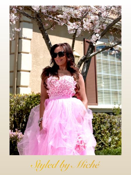 Pretty Rosettes For Summer

Look at the beautiful rosette detail on this top and bag. This is such a wonderful and easy way to add a touch of high fashion to your closest without overextending on your budget. 

#over40fashion #pink #rosettes #bags #tops #summer2024 #summerfashion

#LTKfindsunder100 #LTKover40 #LTKitbag