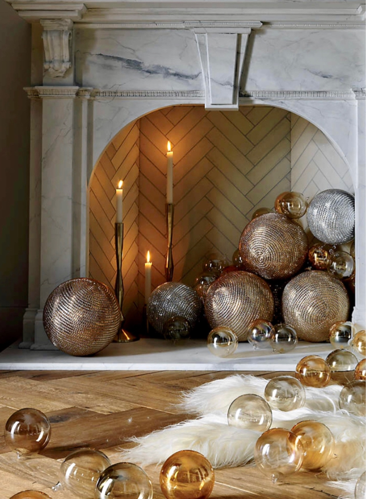 𝐻𝑜𝓁𝒾𝒹𝒶𝓎 𝒹𝑒𝒸𝑜𝓇

Disco ball ornament, Christmas ornaments, gold candle stick holders, fur rug, New Years, party, home, decor, holiday, decorative, decorations, Christmas tree, flocked tree, garland, Walmart, Amazon, cb2, Kirklands, crate & barrel 

#LTKHoliday #LTKSeasonal #LTKhome