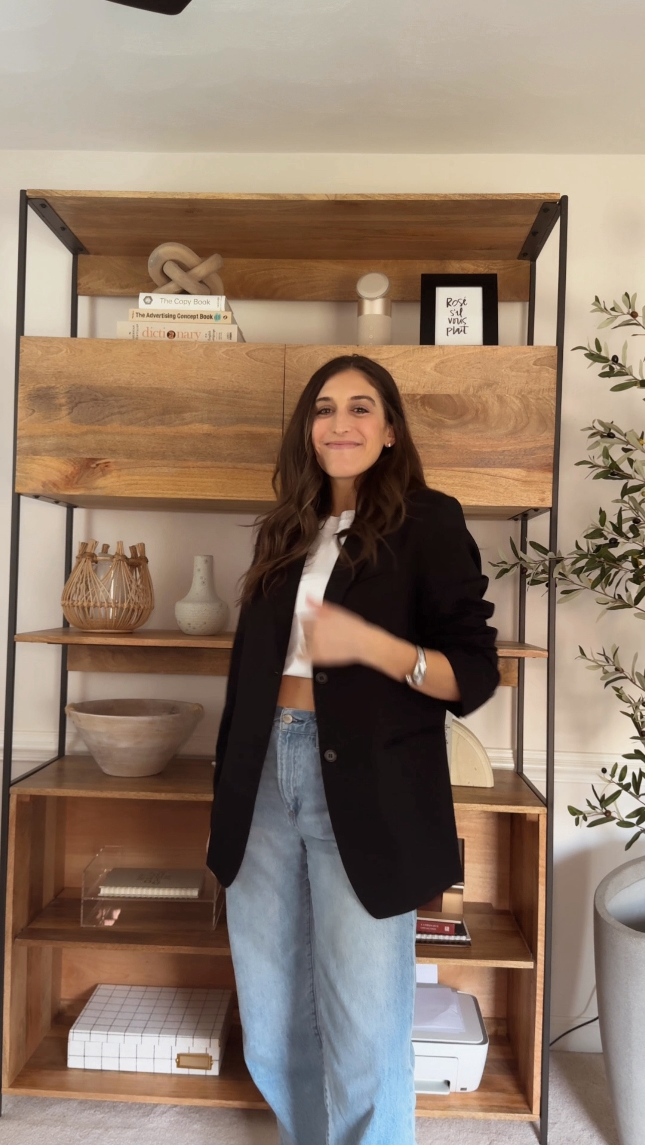 GDWM for a day of calls and working from home. Blazer is an H&M in-store only find. 

Favorite white tee! Wearing a M.



function tee, white tee, best white tee, WFH, work from home, aritzia, denim forum, oversized