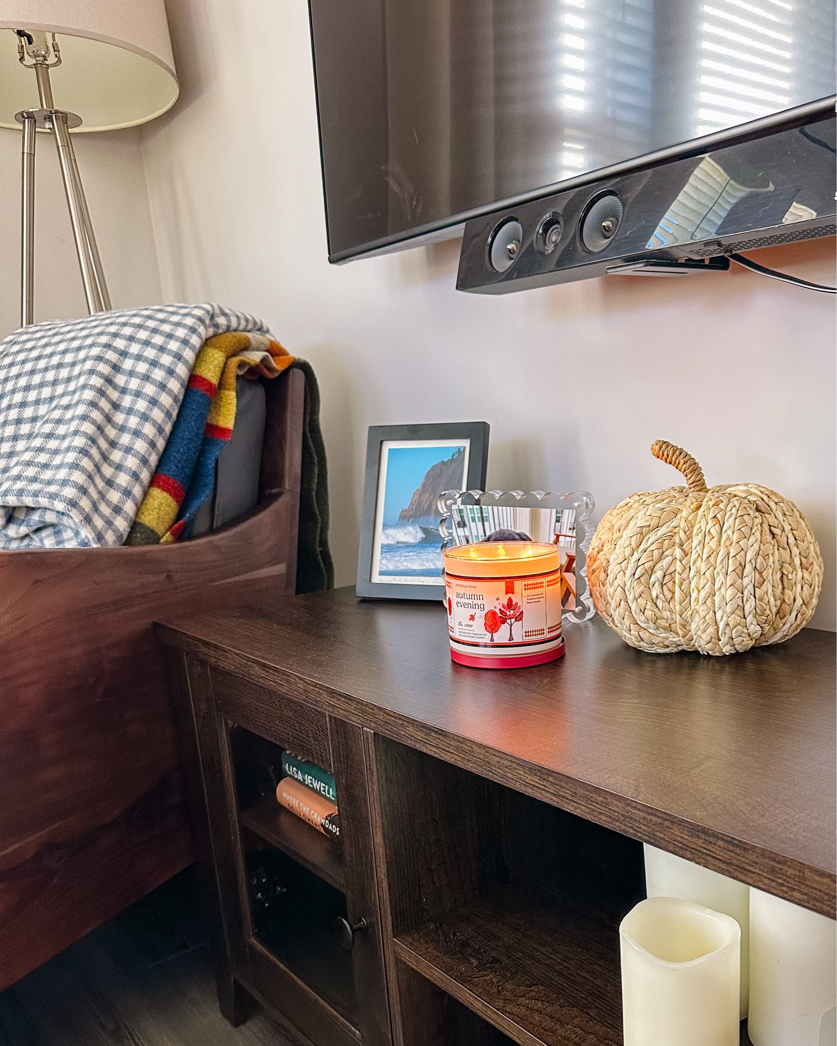 Chic (not spooky!!) Halloween touches throughout our home 🎃 I love decorating for fall, but getting Halloween-specific is always so tricky for me! Here’s a few ways I added the holiday spirit to our home, with little pumpkins & projects 🤎

#LTKHome #LTKHalloween #LTKSeasonal