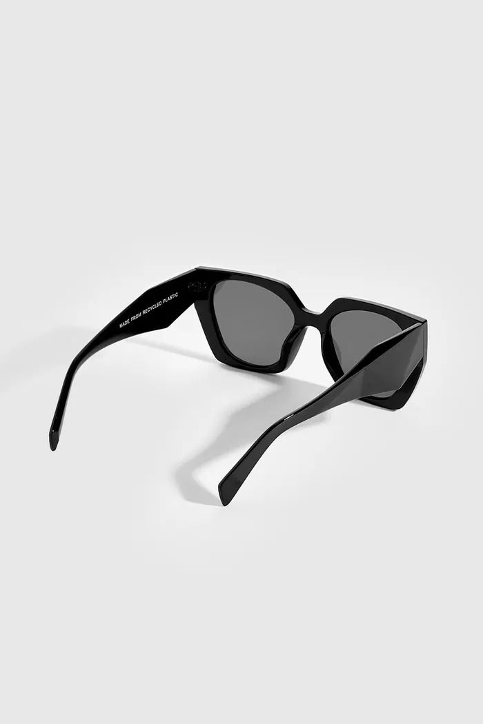 Oversized Angular Black Sunglasses | boohoo (US & Canada)