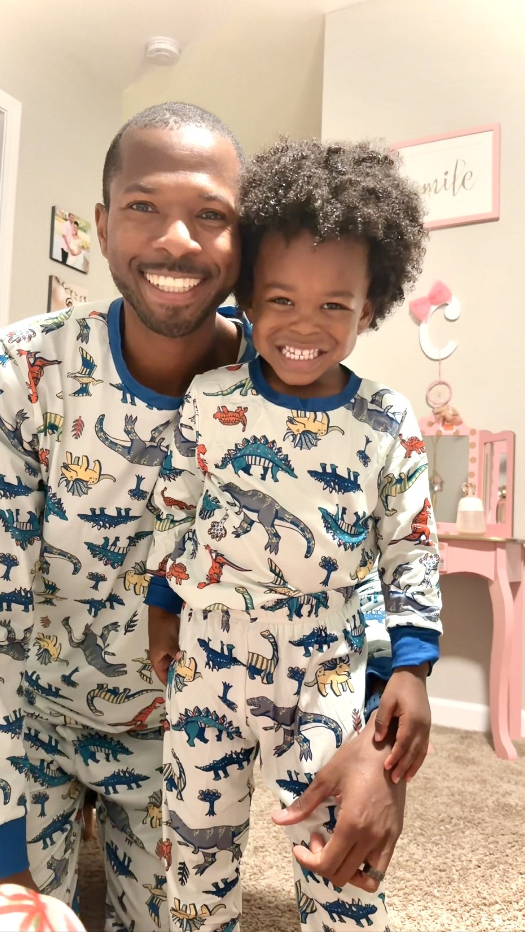 They look so cute in their matching Dino pj’s 🦖🦕
