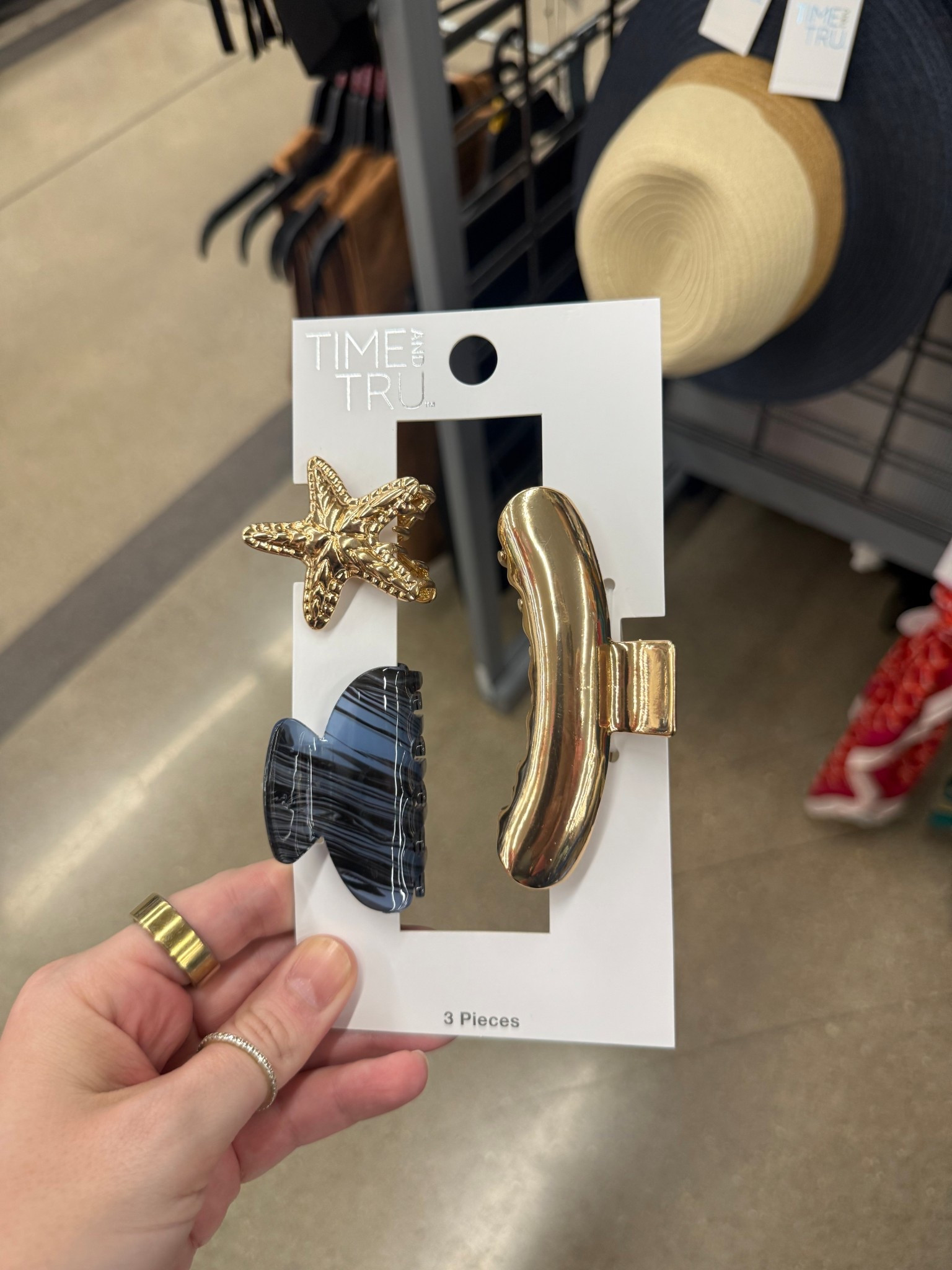 The cutest claw clips for a summer beach trip 

#LTKTravel #LTKBeauty #LTKSwim