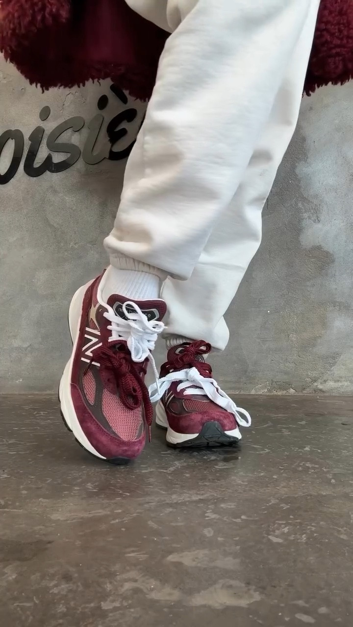 No coffee today. The cooties tryna take me out so tea it is🙄. Boring. Still pushing through. Barely 🥴😮‍💨
.
.
.
.
#weekendsew #ootd #kotd #coffeelover #coffeeshopvibes #style #fashion #newbalance #coffeeshop