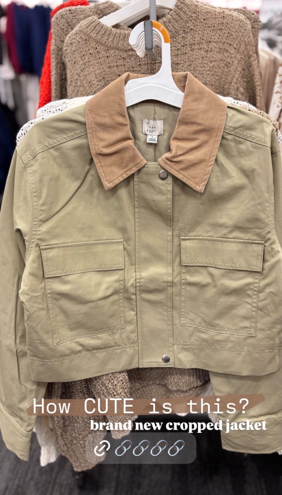🤍 These cropped jackets in this green color are going to be everywhere this year! This one just dropped at target and is it marked at a great price. ✨✨