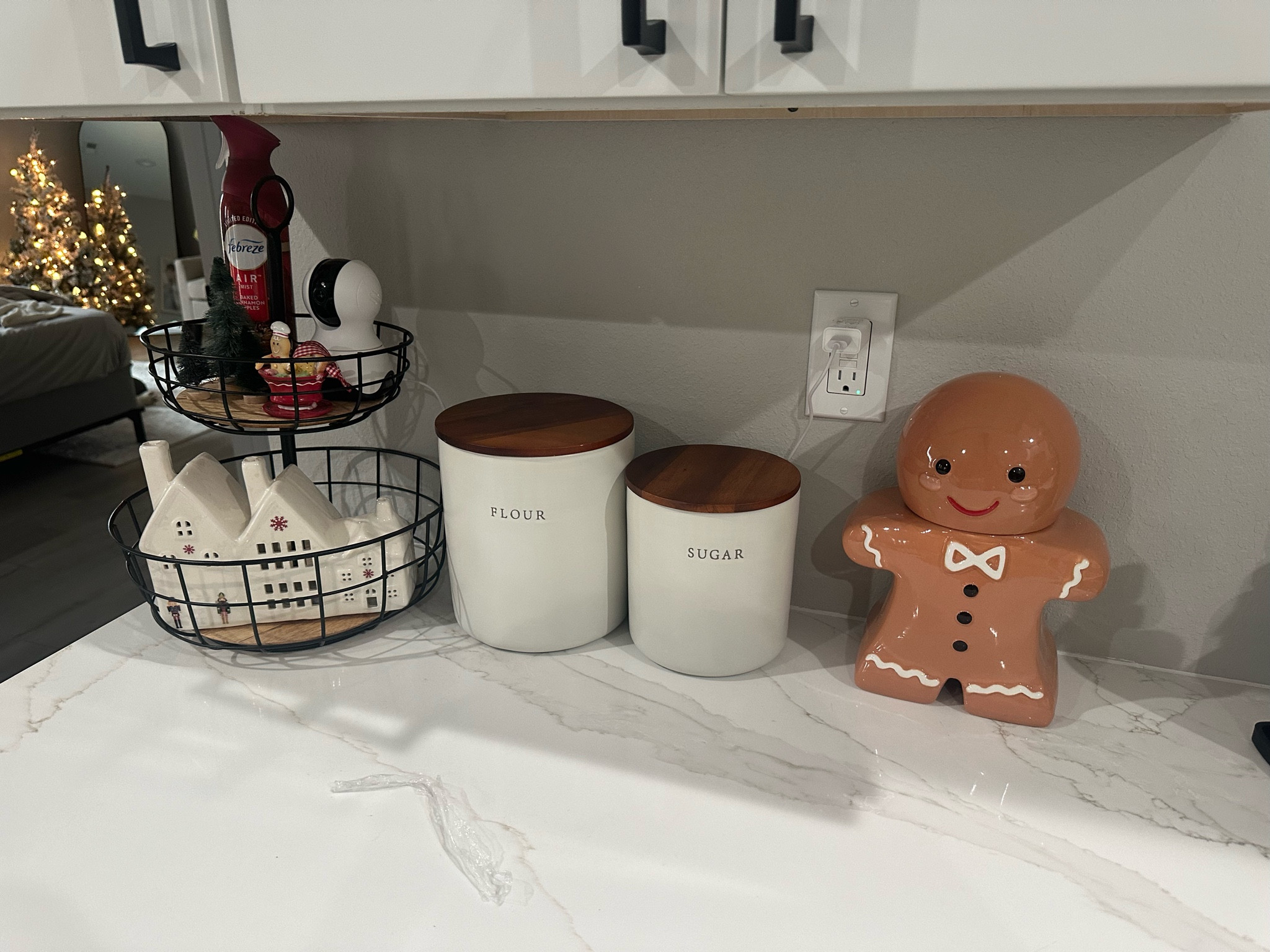 Christmas kitchen decor #christmasdecor #kitchendecor 