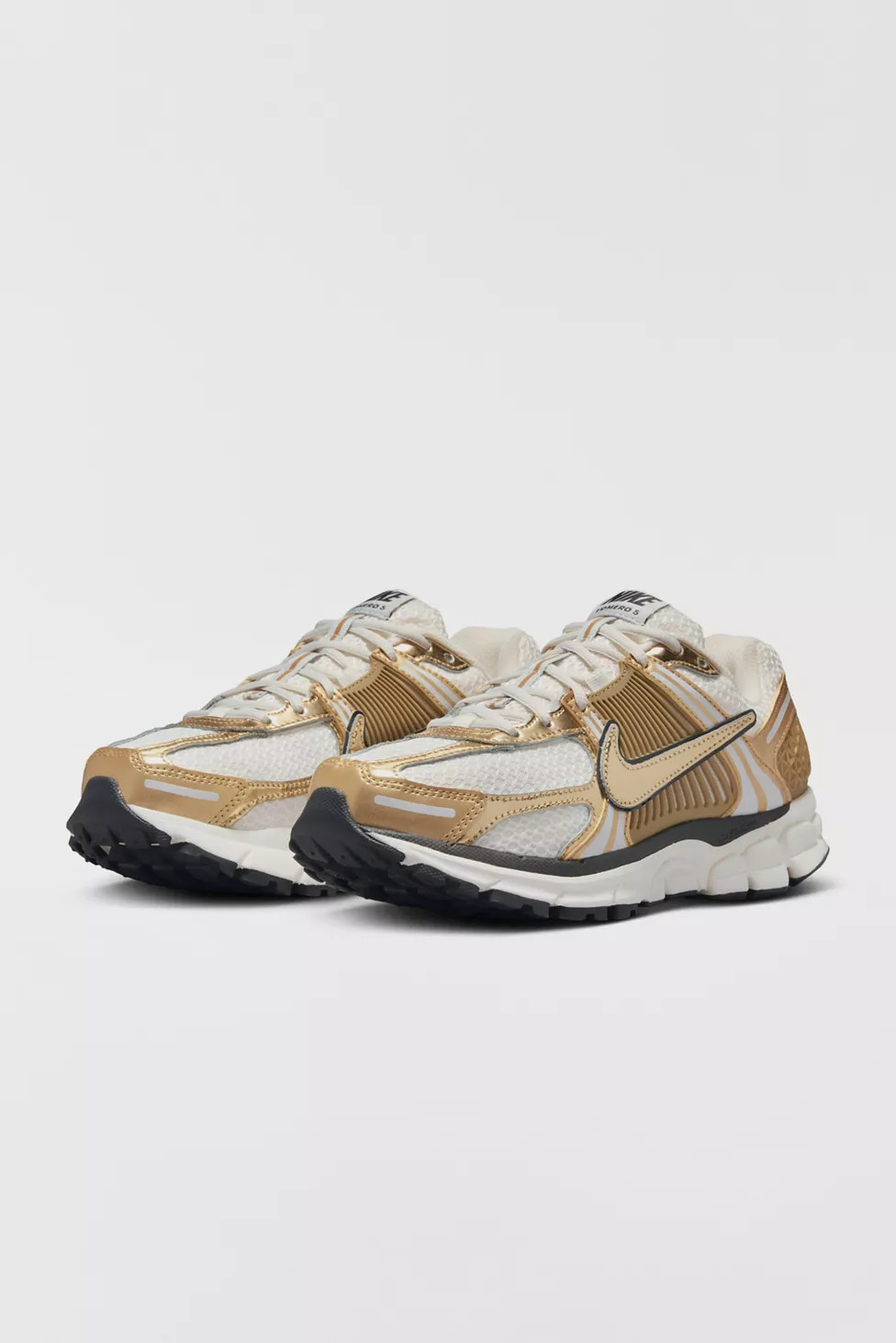 Nike Women's Zoom Vomero 5 Metallic Gold Sneaker | Urban Outfitters (US and RoW)