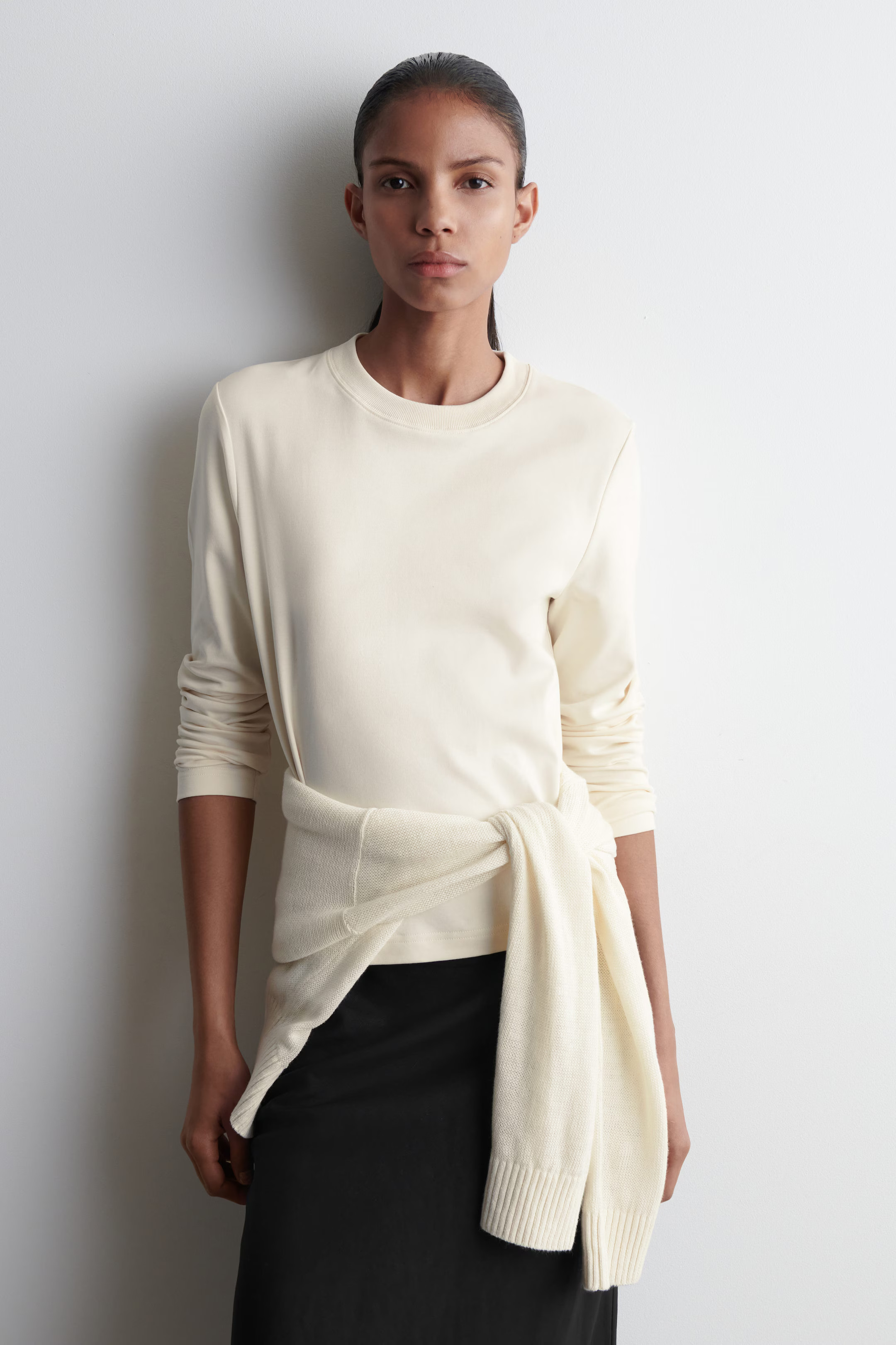CLEAN CUT REGULAR LONG-SLEEVED T-SHIRT - BEIGE / UNDYED | COS GB | COS UK