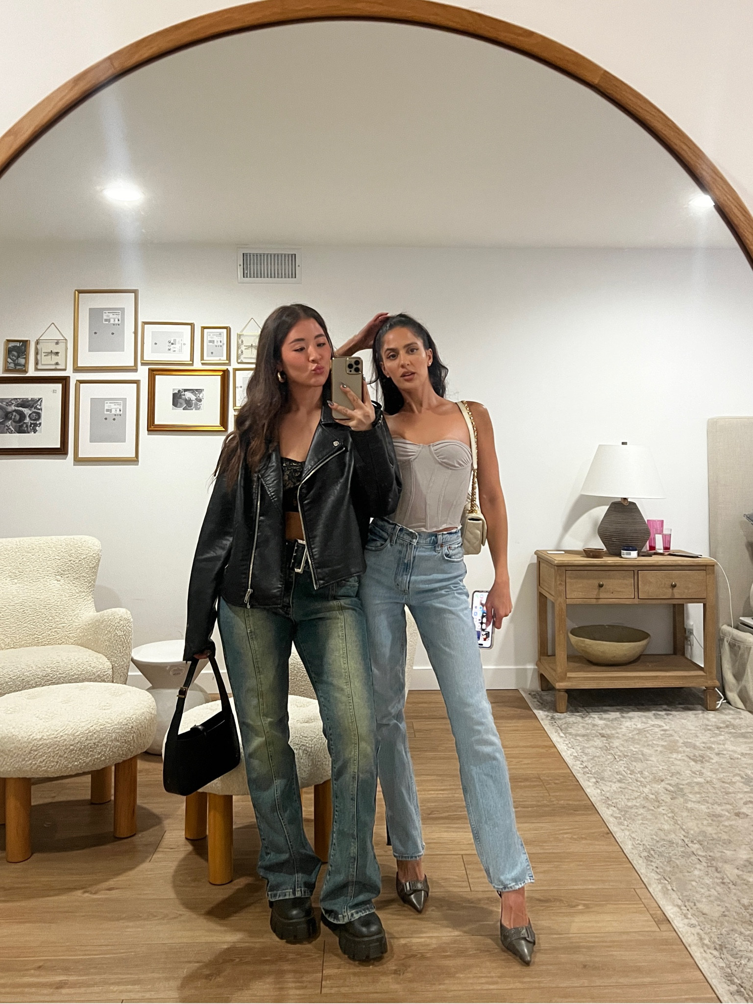 Jeans girl 

#LTKGiftGuide #LTKstyletip #LTKSeasonal