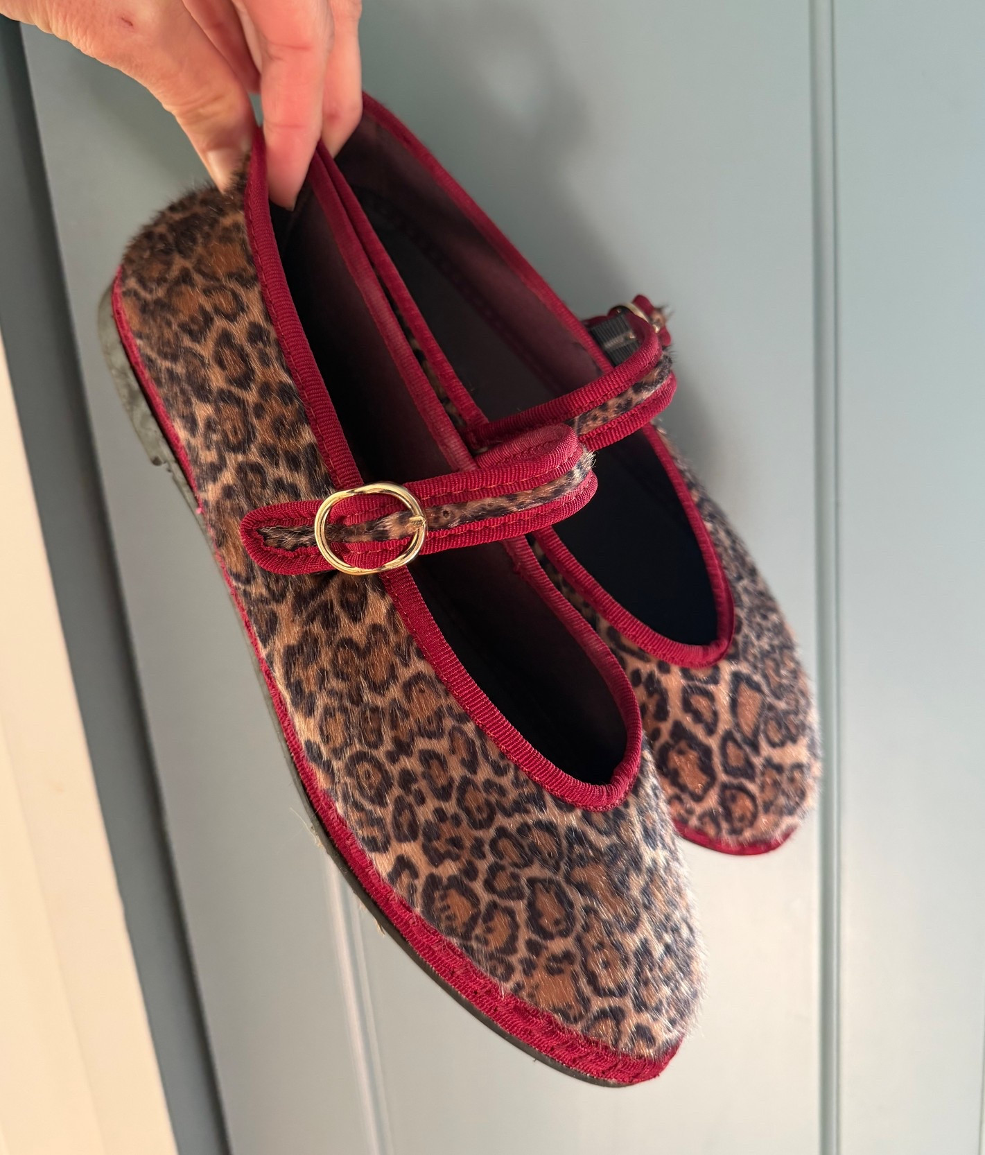 The flats I haven’t stopped reaching for lately! Size up a full size in this brand — i wear a size 8 shoe and wear a 39 in these. The most comfortable flats!!