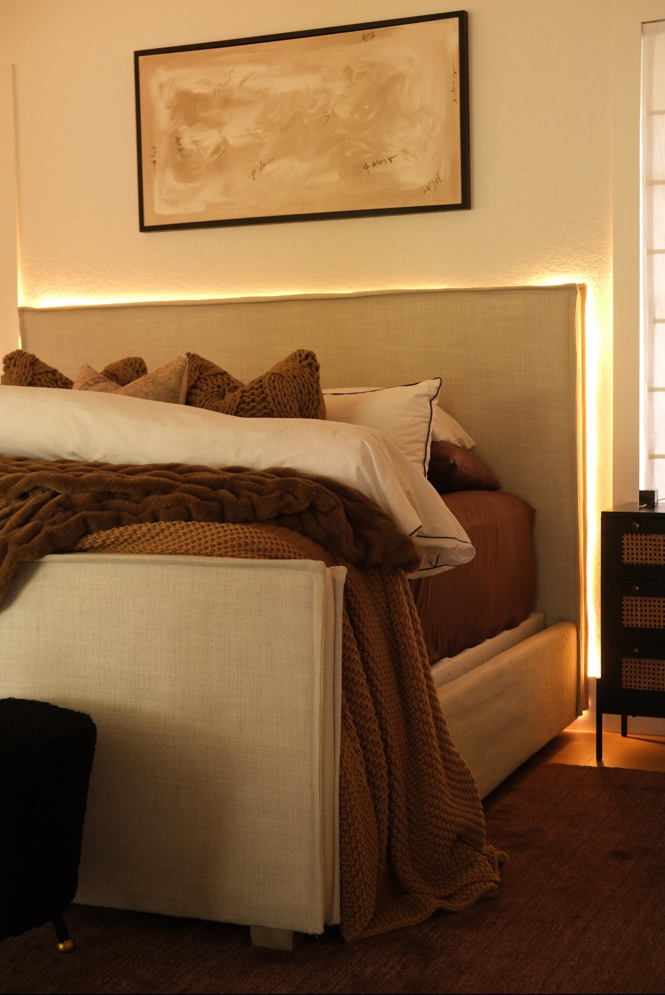 Modern organic bedroom decor. Brown rug. Neutral home decor  

#LTKSeasonal #LTKFindsUnder50 #LTKCon