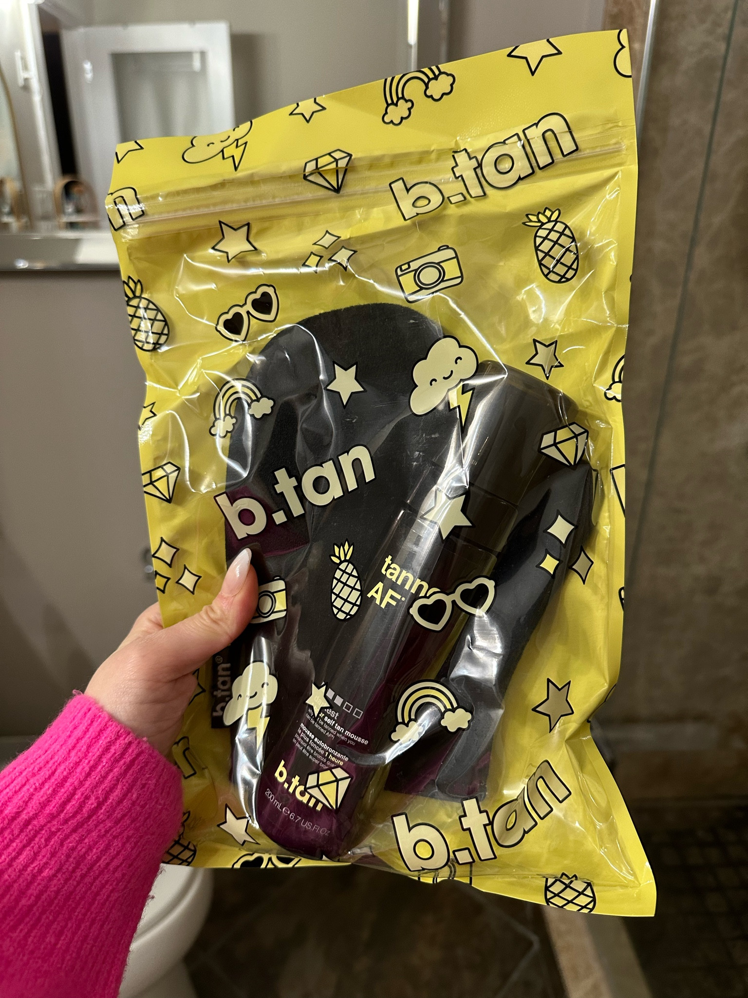 Best self tanner now comes with a tanning mit  

#LTKtravel #LTKswim #LTKbeauty