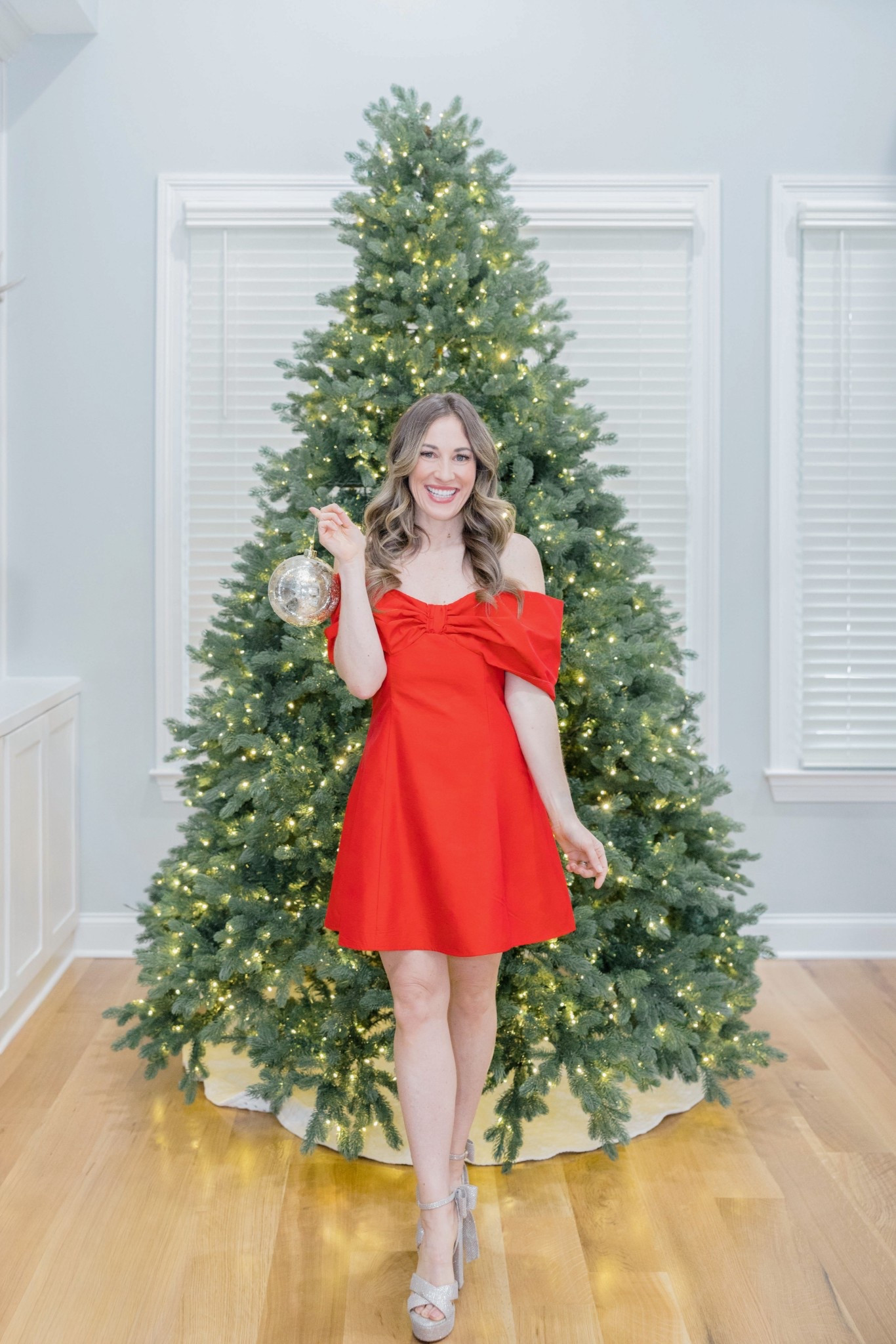 Love this stunning off the shoulder bow dress! Has attached spaghetti straps so you can wear it either way. So feminine and so great for Christmas. Size XS  

#LTKOver40 #LTKPetite #LTKHoliday