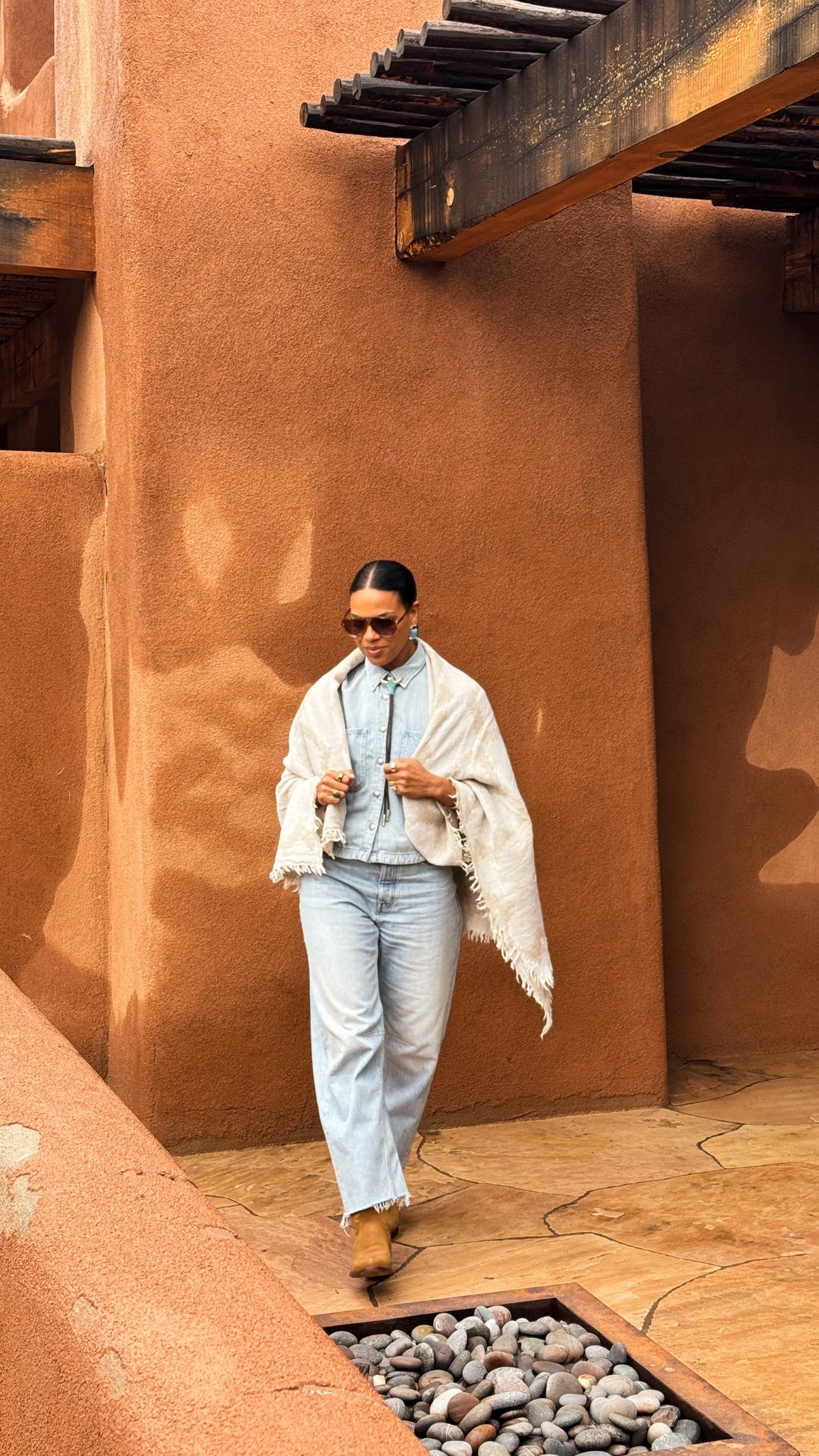 All denim outfit w/ barrel jeans! It was freezing so layered w/ a wrap :) oversized sunglasses, suede boots & bolo tie. 


Western outfit, denim outfit, bolo tie, suede boots, denim outfit, denim shirt, light denim, barrel jean. 
 

#LTKOver40 #LTKStyleTip