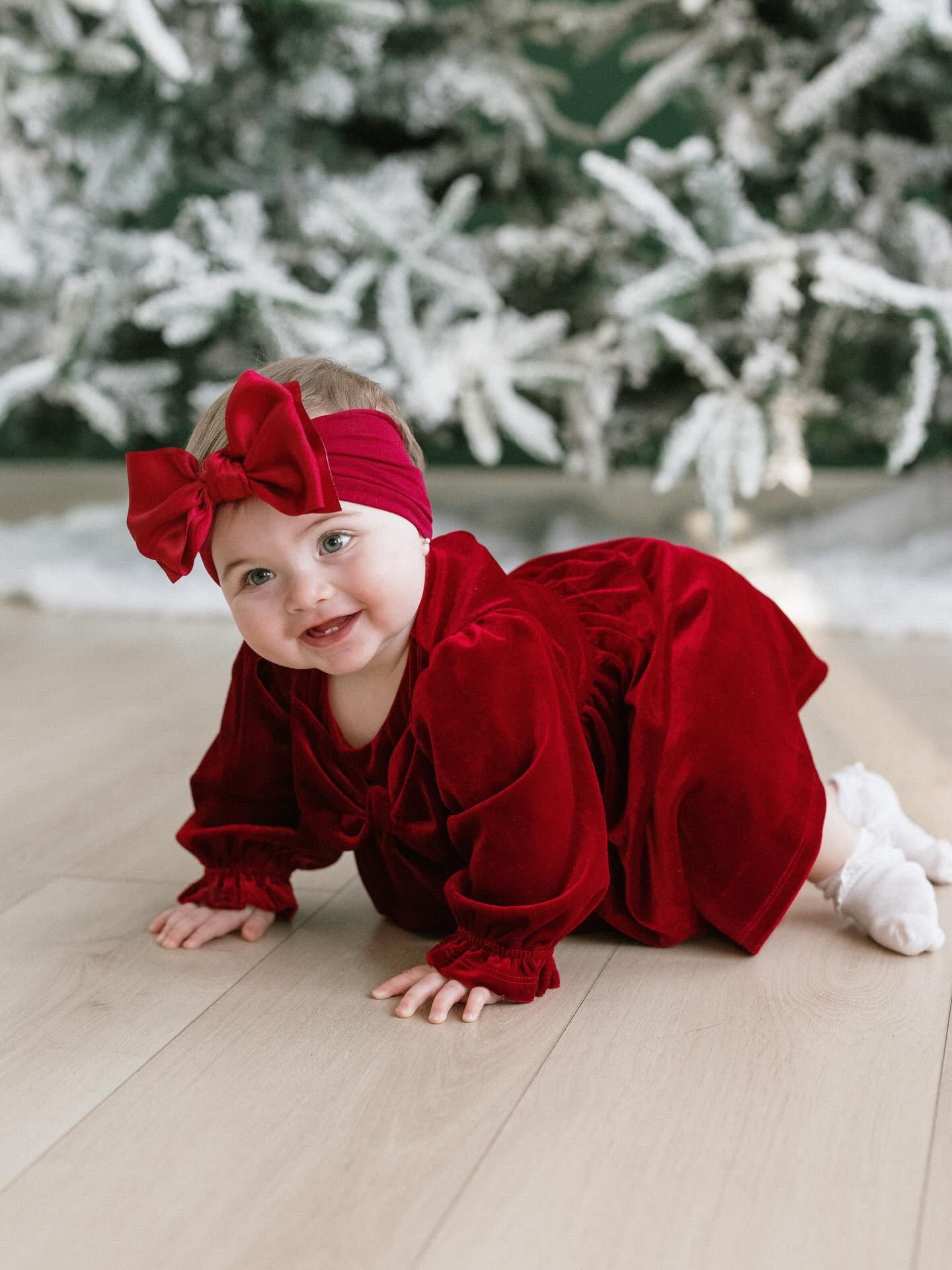 merry stas-mas !!! 🤭🎁✨🎄🎅🏼

family holiday photoshoot, christmas photos, baby girl, baby girls first christmas 

#LTKmomlife #LTKHoliday #LTKBaby