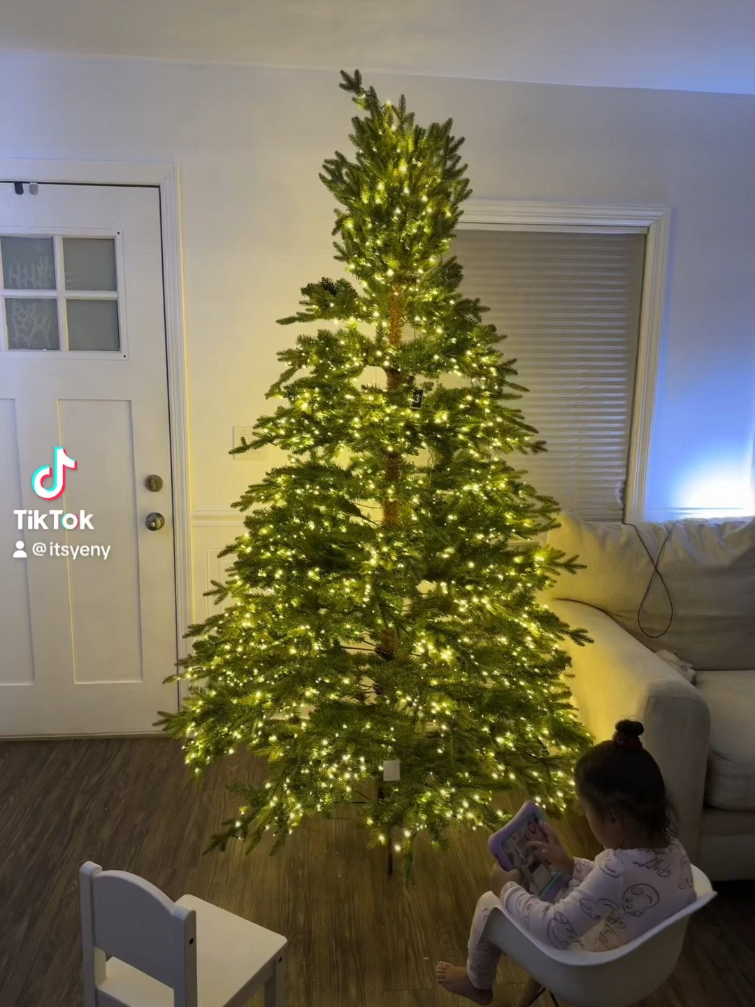 #Grandduches #ChristmasTree #Dupe. She’s a beauty and has #twinklelights  

#LTKSeasonal #LTKHoliday #LTKhome