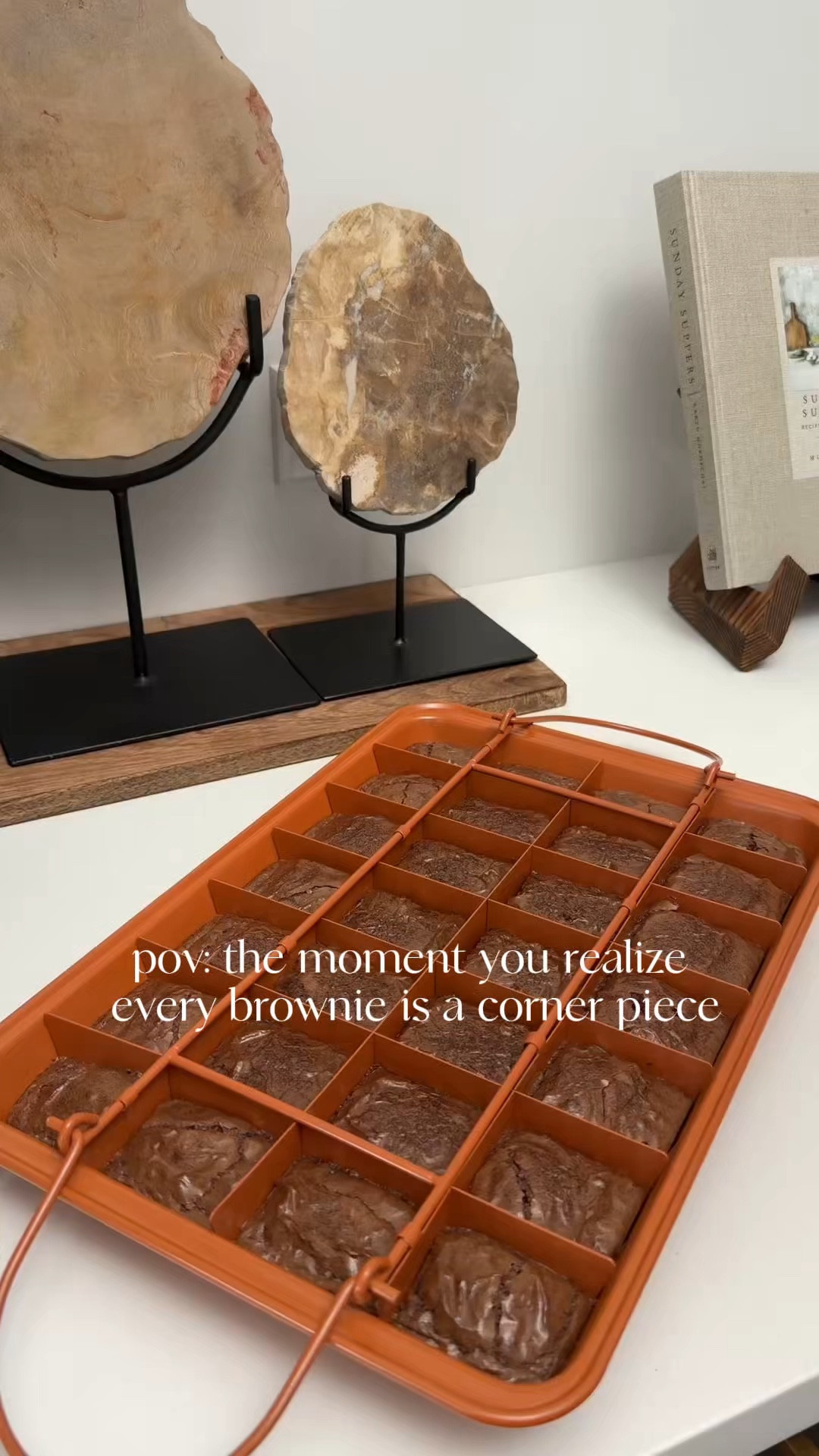 comment kitchen hack and i’ll send you the details! 

okay wait… this is actually GENIUS 🍫 Every brownie has a crispy edge?? Say less. Perfect for parties, toppings, or just not fighting over the corner pieces anymore 

#amazonfinds #kitchenhacks #bakingfinds #brownielovers #homefinds