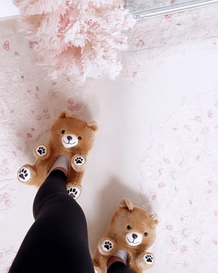 Teddy bear slippers 


#LTKSeasonal #LTKfindsunder50 #LTKstyletip