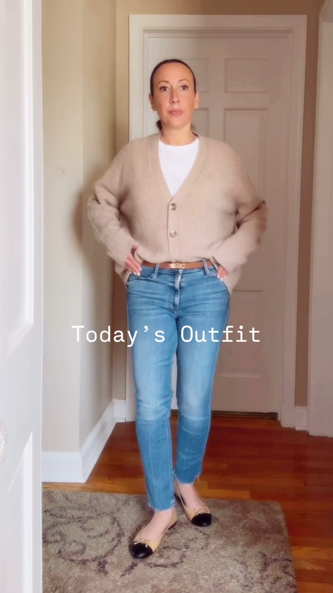 ✨ Simple Fall Outfit — Chic & Effortless ✨

Keeping it classic today with straight-leg jeans (TTS), cap-toe flats, and a simple white tee. Added my favorite Amazon belt (under $20!) for a polished touch.

This Mongolian cashmere sweater cardigan in oatmeal is the star — looks and feels so luxe but under $120. Wearing XS for an oversized, boxy fit. Perfect cozy layer for a fall capsule wardrobe. 🍂

#FallOutfit #AffordableStyle #CashmereCardigan #NeutralOutfit #CapsuleWardrobe #LTKFall #OOTD #ElevatedBasics

#LTKSeasonal #LTKFindsUnder100 #LTKWorkwear
