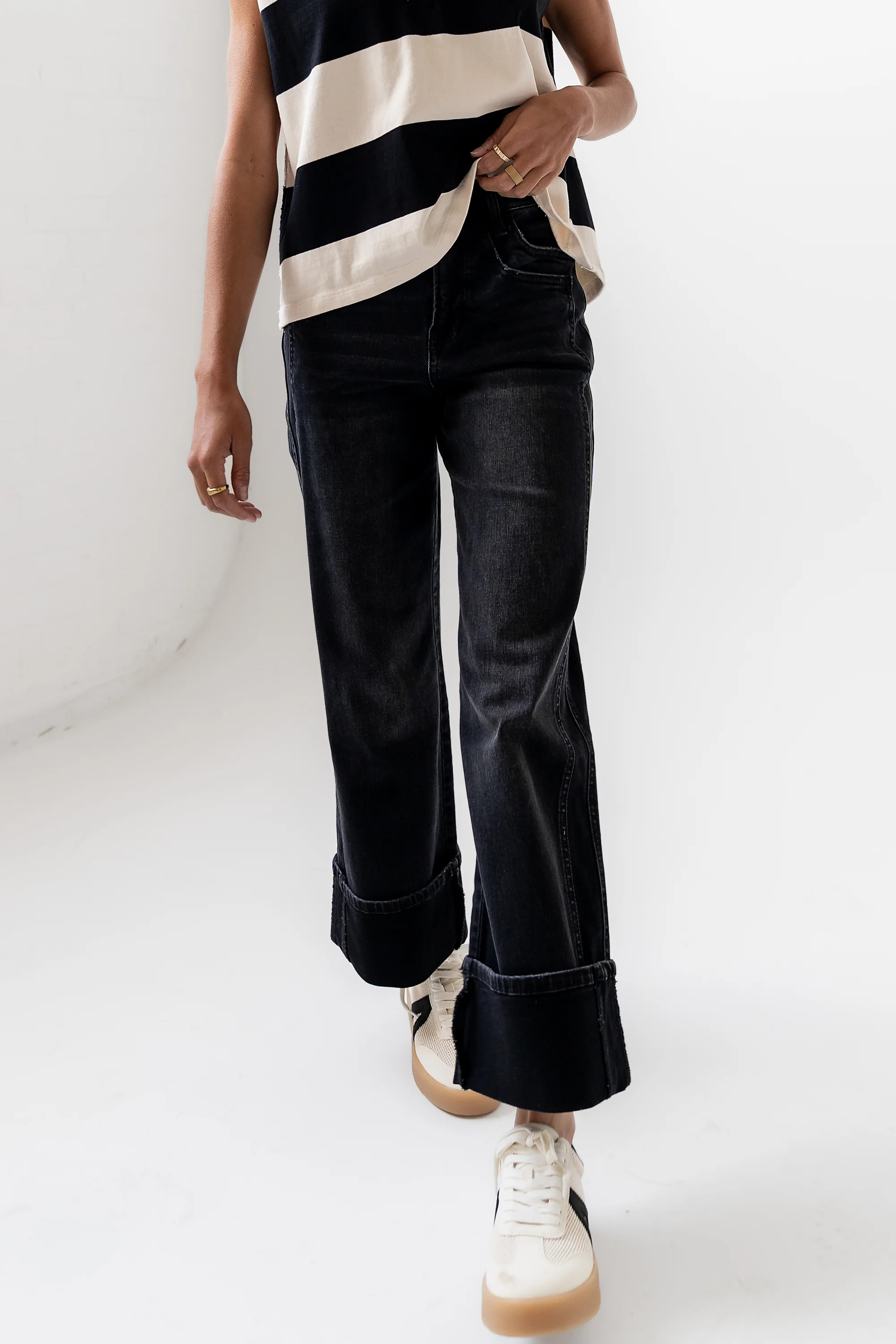 Jade Cuffed Wide Leg Jeans in Black | Böhme US