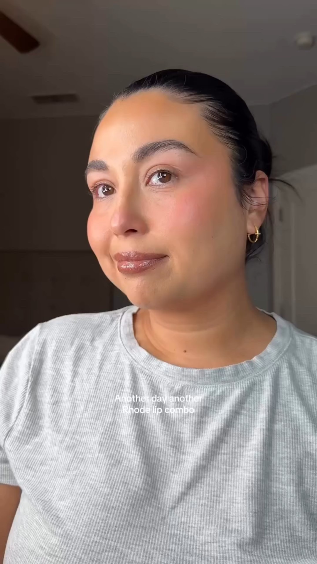 This @rhode combo >>>

#lipcombo#rhode#rhodejellybean#beautyobsessed#cleanbeauty#minimalbeauty#cleangirl#glossylips#beautycreator#makeup#lipcontour#lipbalm