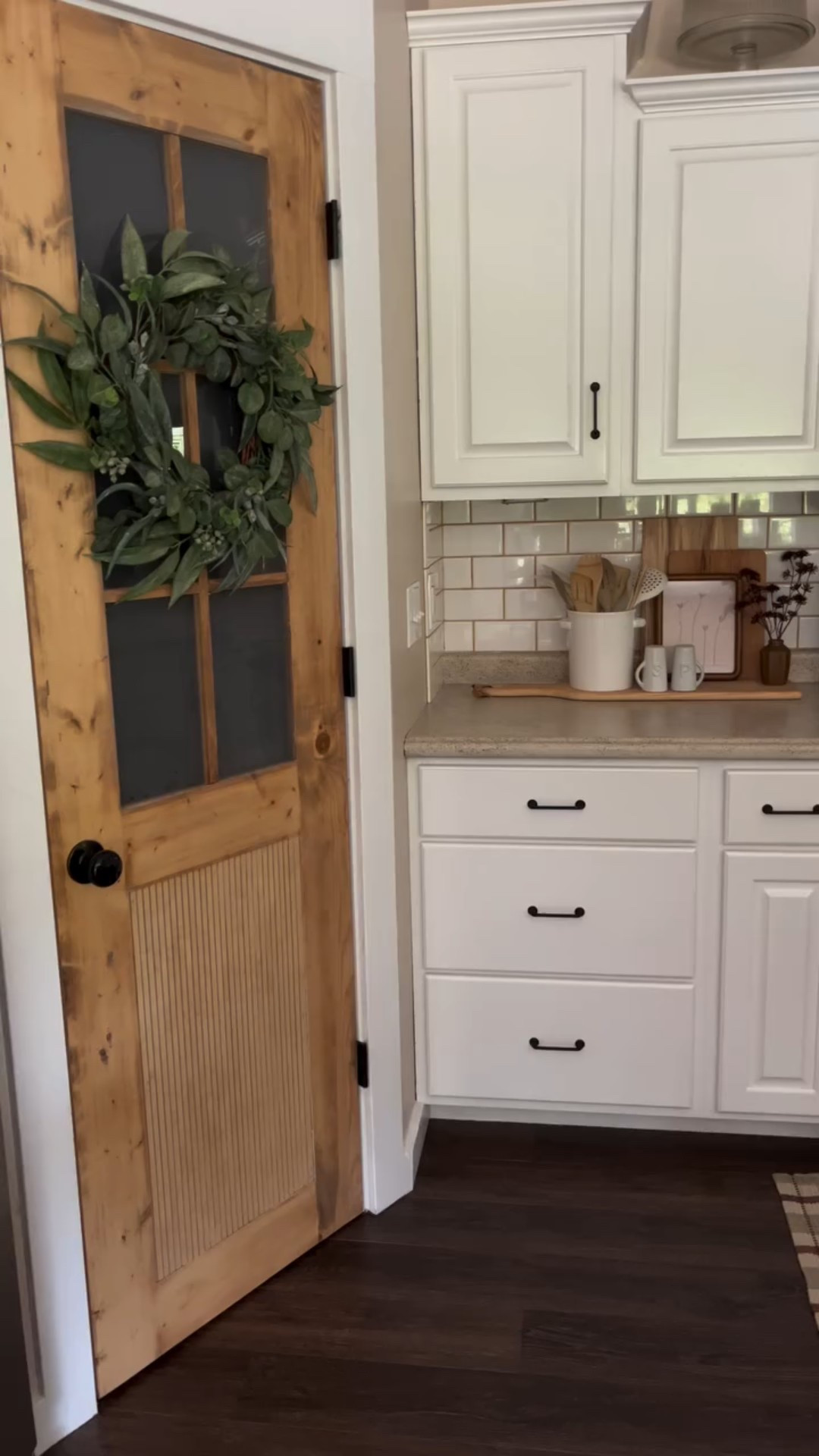 Late summer cozy kitchen vibes 🤎
.
.
.
.
#kitchen #kitchendecor #cozykitchen #openconceptkitchen #mybhg #betterhomesandgardens #southernliving #homeaccents #makehomeyours #homestyling #cozyhome

#LTKSeasonal #LTKHome #LTKFindsUnder50