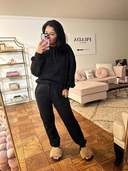 My fave sweatset 🖤

Wearing XXS in both


womens fashion, outfit ideas, sweatshirt, sweatpants, casual outfits, fall outfits 

#LTKSeasonal #LTKunder100 #LTKunder50