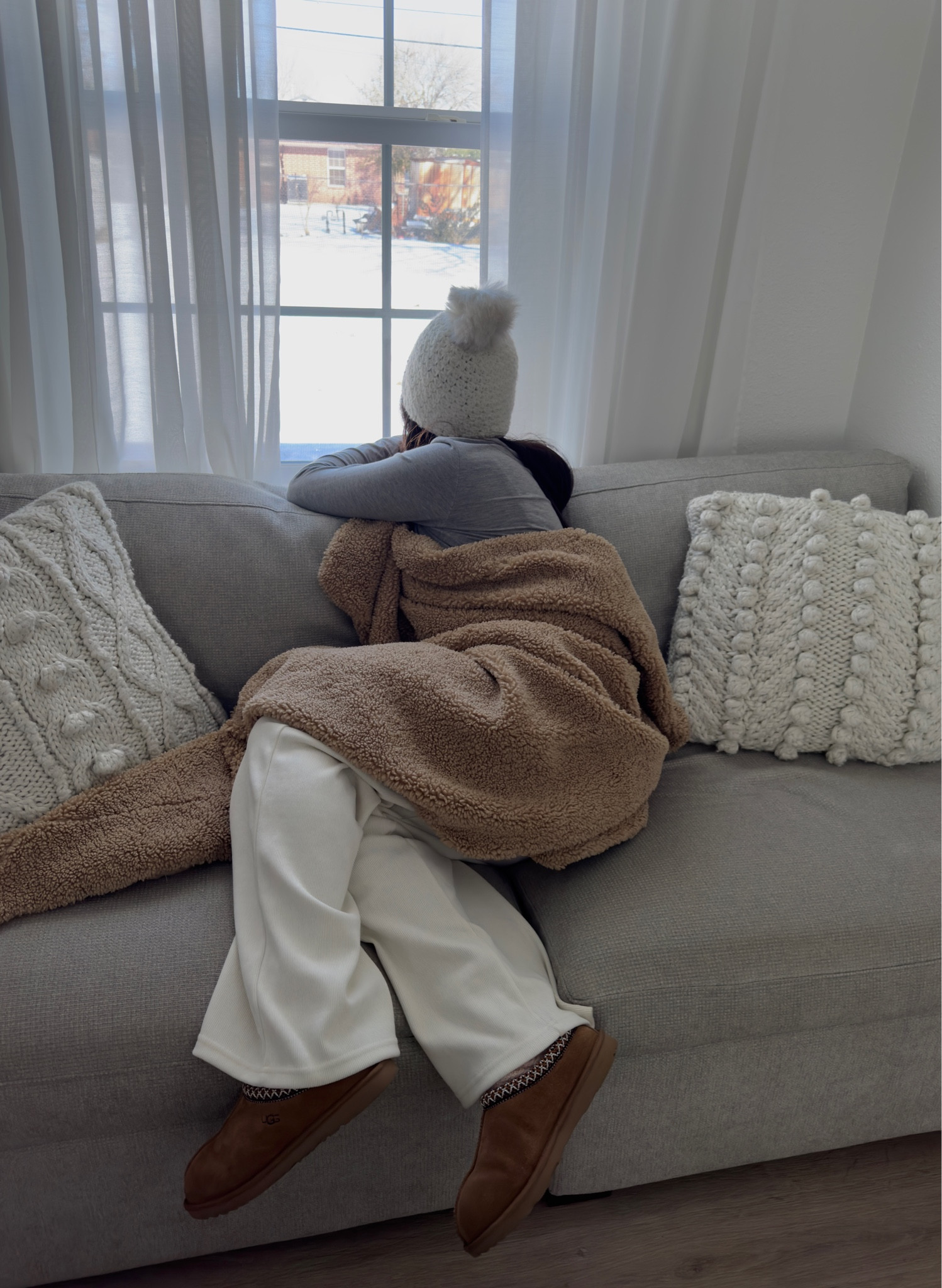 Cozy winter outfit
Ugg slippers
White pants
Uniqlo

#LTKStyleTip #LTKPetite