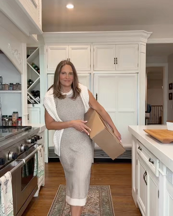 Social Threads Spring is here.  

#LTKOver40 #LTKootd #LTKSeasonal