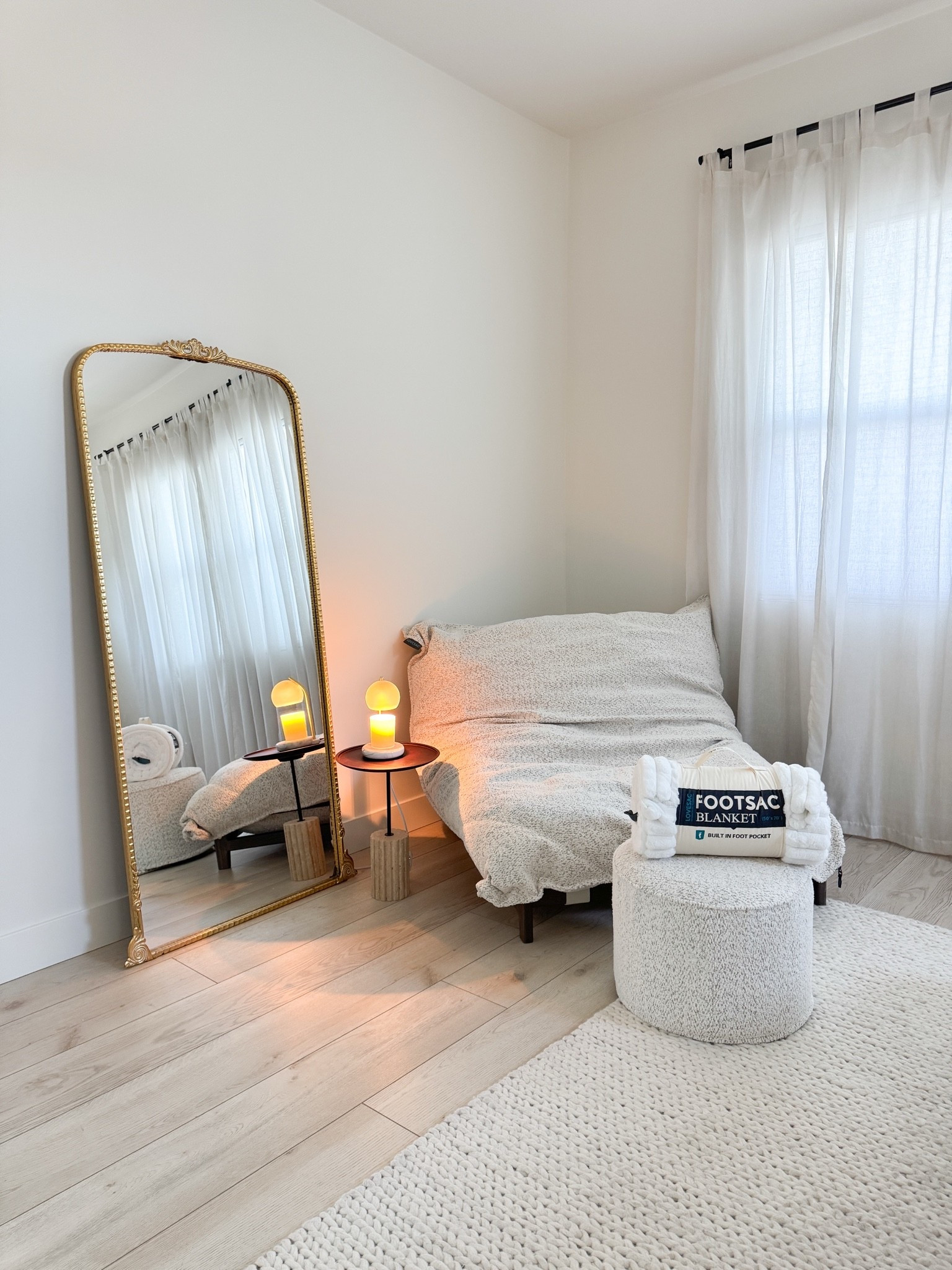 @lovesac #ad 

This chair is insanely comfy !!! Definitely my new spot for computer work.  The blanket is really comfy as well and has a pocket at the bottom for your feet 👣