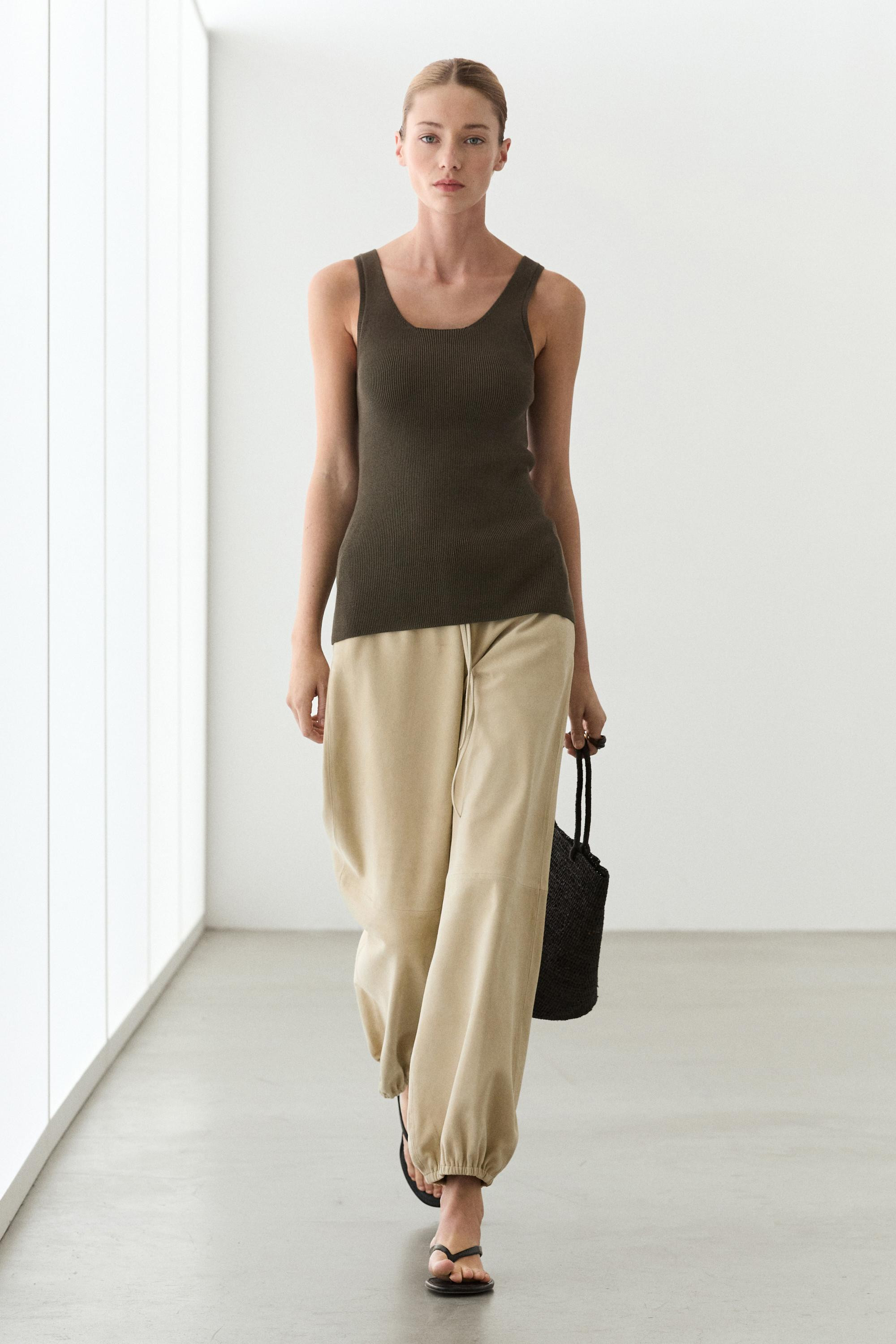 Geripptes Tr\u00e4gertop aus 100 % Baumwolle | Massimo Dutti DE