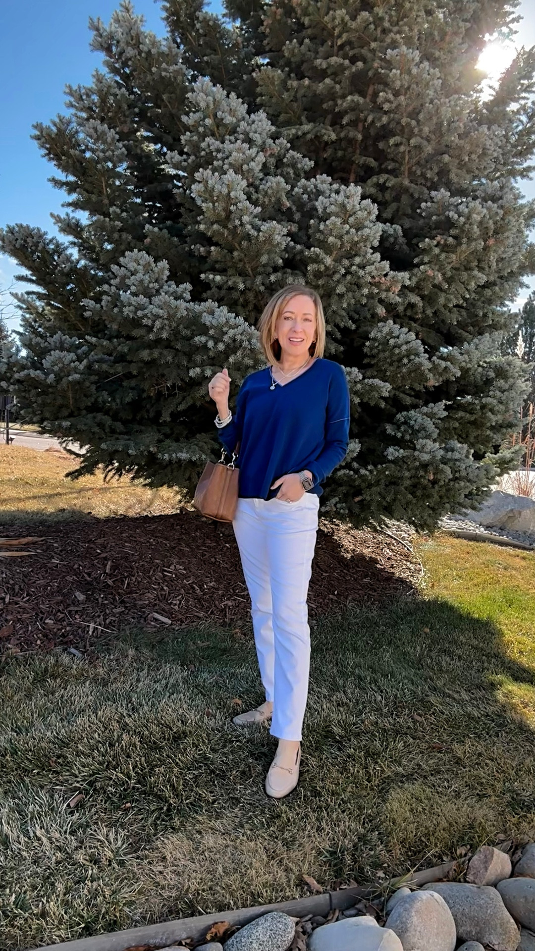 These slim leg jeans are one of those pieces that just work. Comfortable, flattering, and easy to style, whether I’m running errands or heading to lunch. A true everyday staple for women who want to feel good and look put together.
@jjillstyle #jjillstyle #ad


#LTKOver40 #LTKPetite #LTKootd