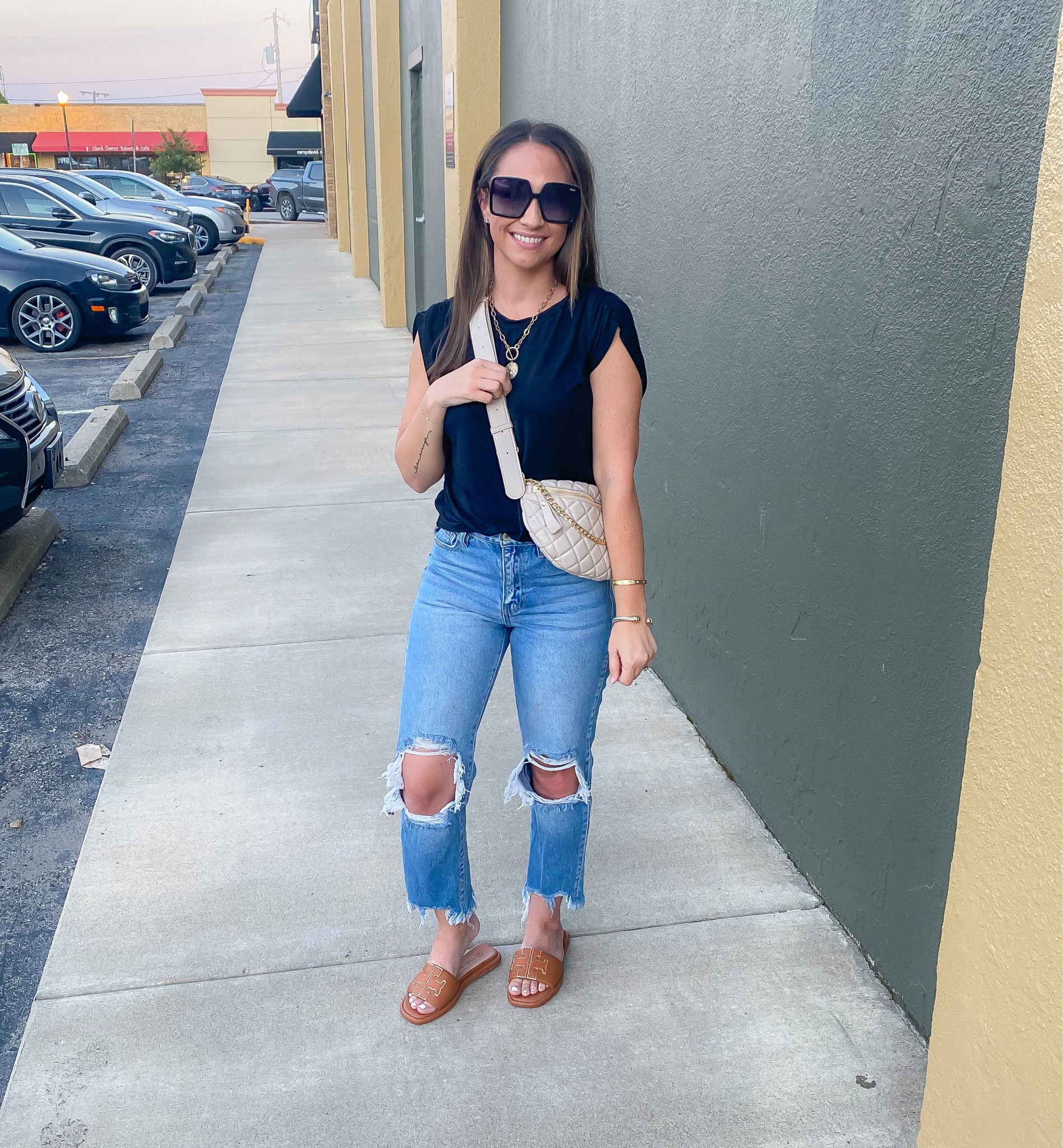 Casual outfit, belt bag, kan kan jeans, quay sunglasses 

#LTKsalealert #LTKstyletip #LTKunder50