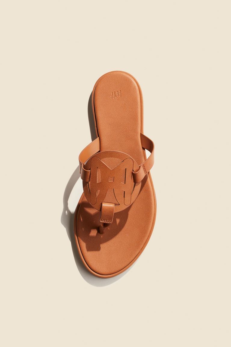Monogram flip flops - No heel - Light brown - Ladies | H&M GB | H&M (UK, MY, IN, SG, PH, TW, HK)