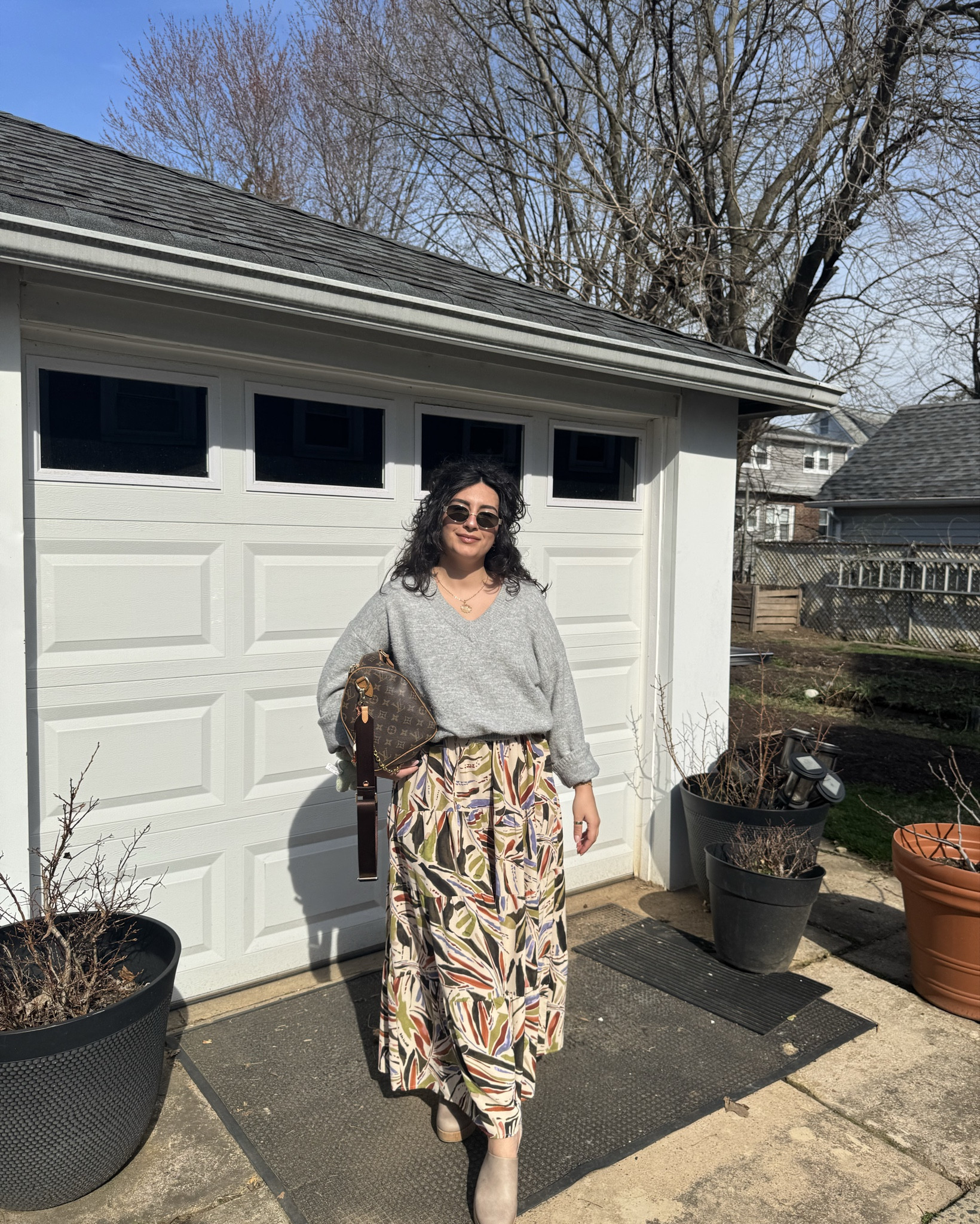 Sweater- gap factory
Skirt (actually a dress) & jewelry - Tjmaxx / Marshalls
Sunglasses- Primark
Clogs- Amazon 

#LTKgrwm #LTKSeasonal