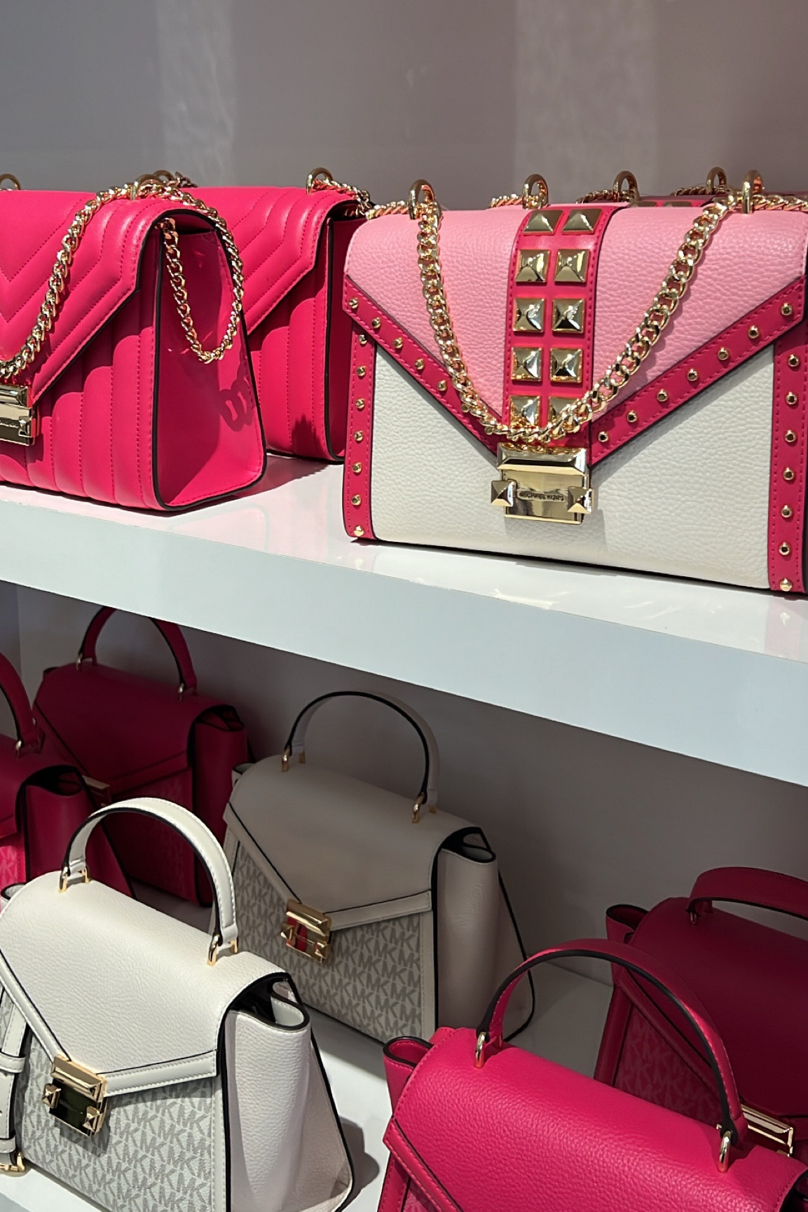 Michael Kohr’s bags!!! SO CUTE 🩵🩷🩷🩷🤍