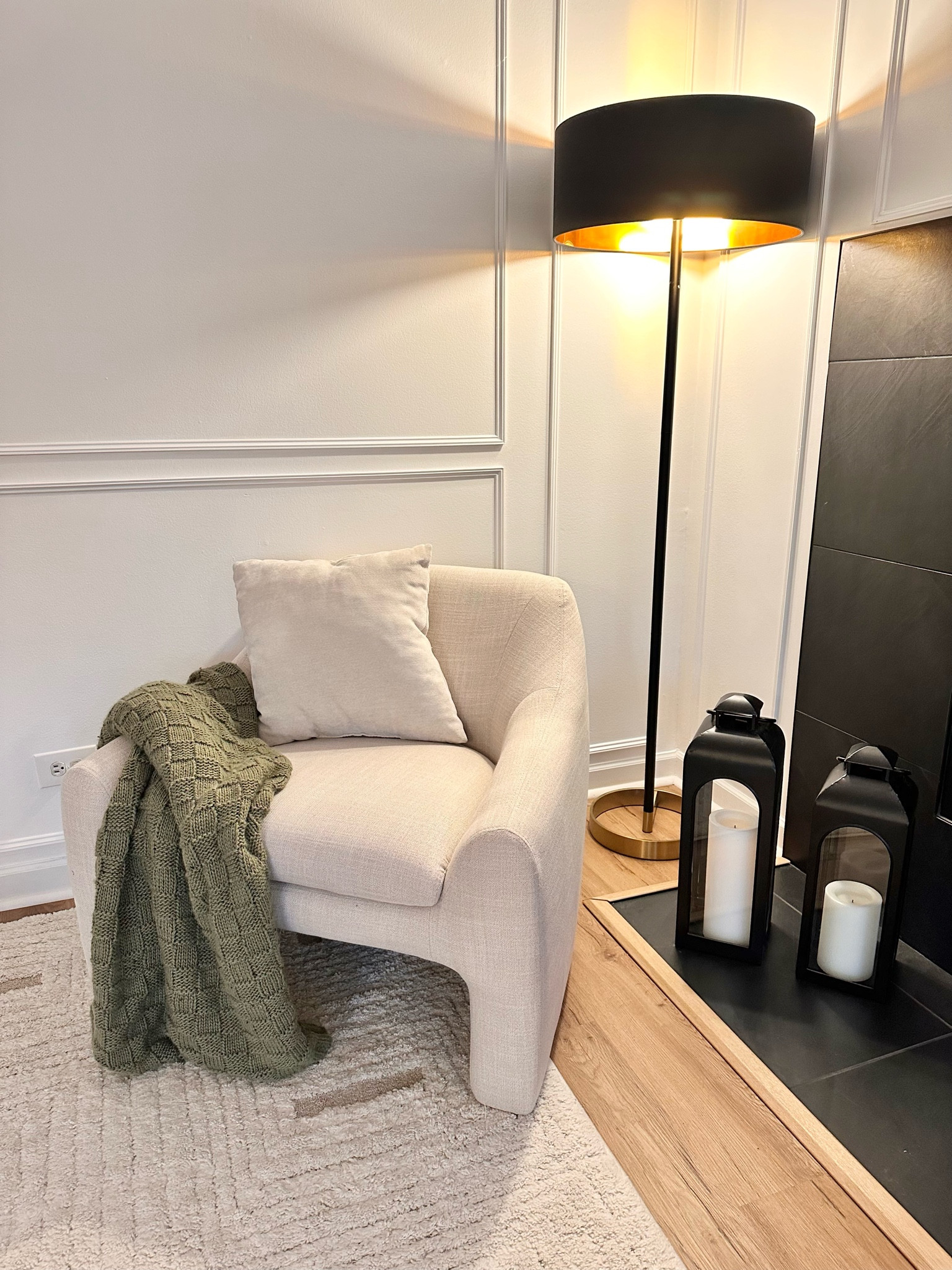 My new favorite accent chair 👏🏼

UndeniablyElyse.com

Accent furniture, living room decor, floor lamp, candle lanterns, better homes and garden, Walmart finds, Dave and Jenny Marrs


#LTKhome